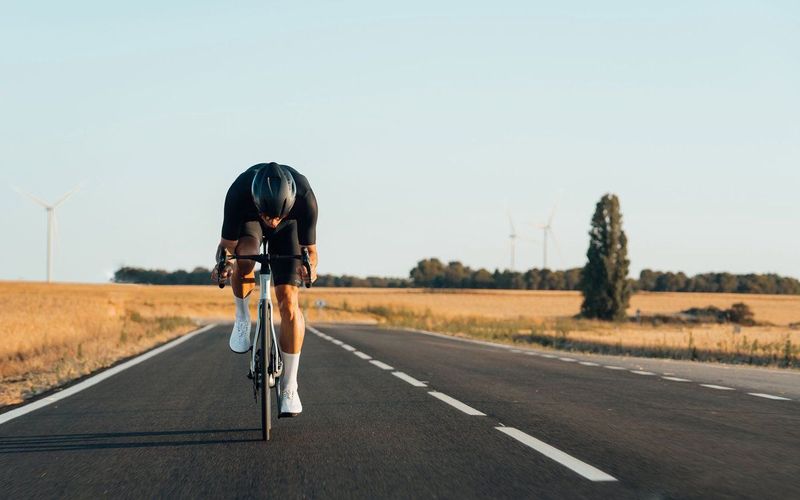 MET - Manta MIPS - Fietshelm - Black Matt Glossy - Aerodynamisch Ontwerp