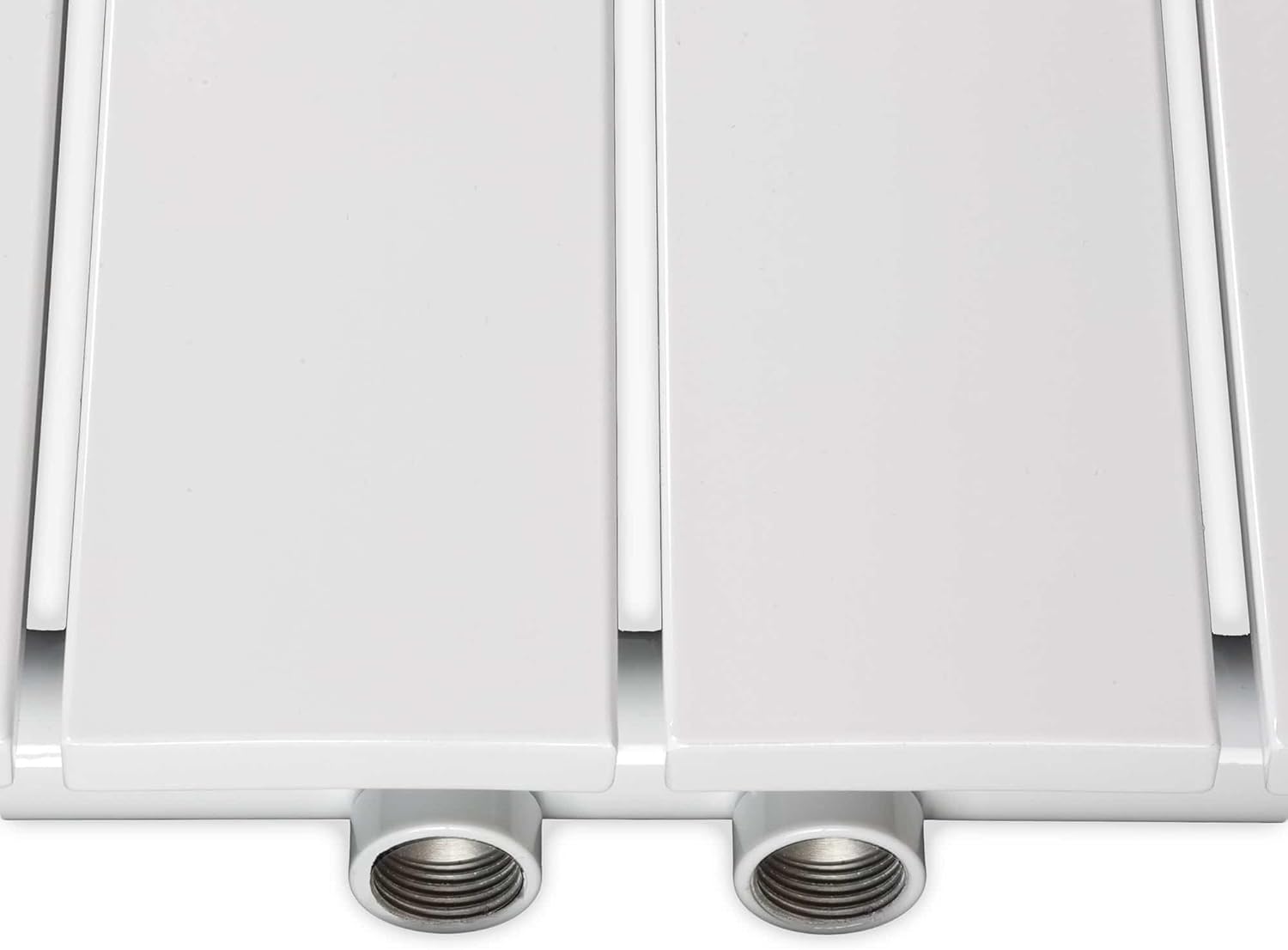 Paneelheizkörper Heizkörper Badheizkörper weiß 1500 x 602 mit Mittelanschluss und 2 Handtuchstangen (915 Watt nach EN442)