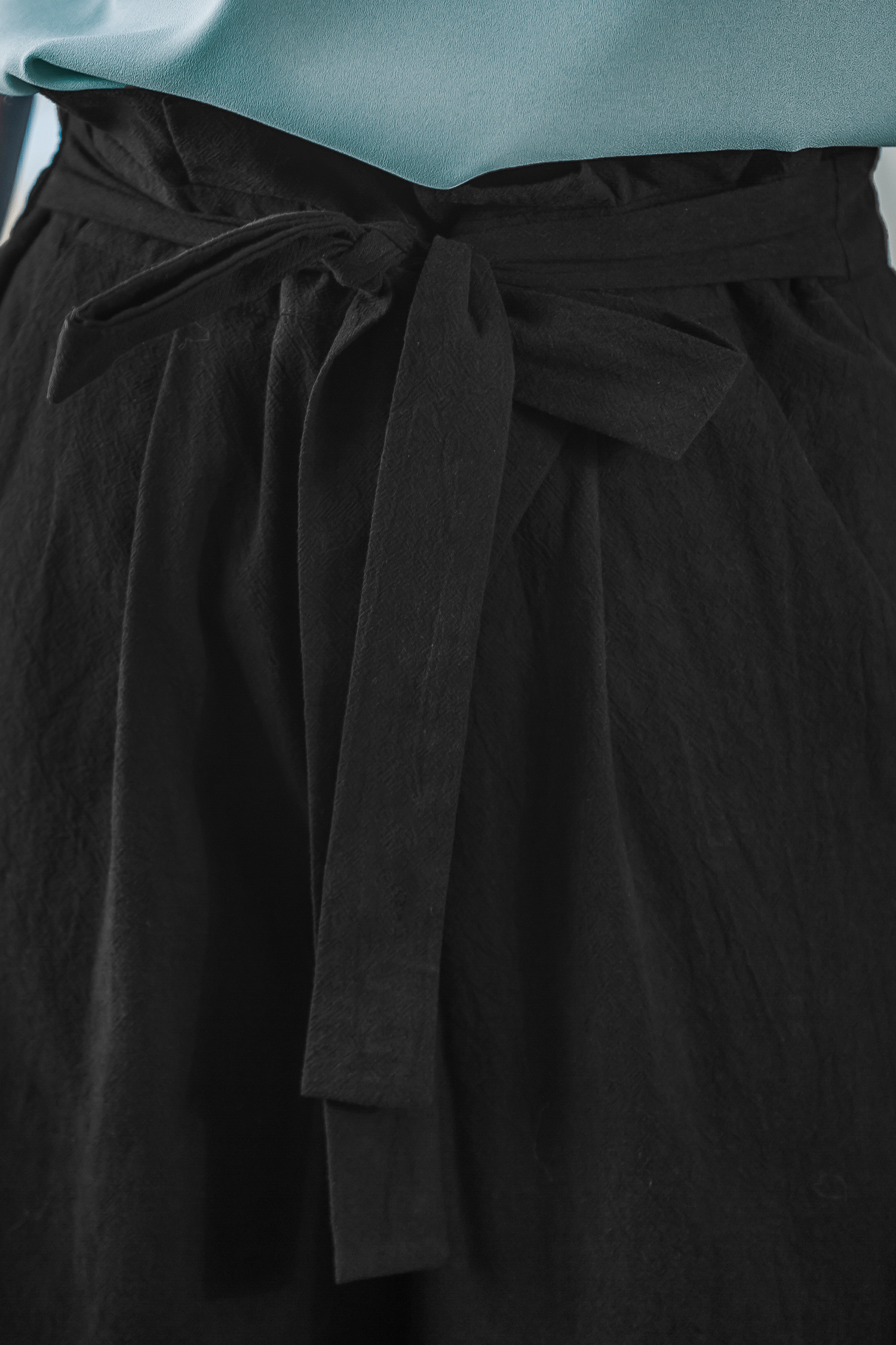 Pantalon en pur coton à poches et jambes larges noir