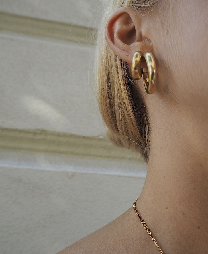 Jane Kønig Chunky Hoop, Gold-plated Sterling silver 221