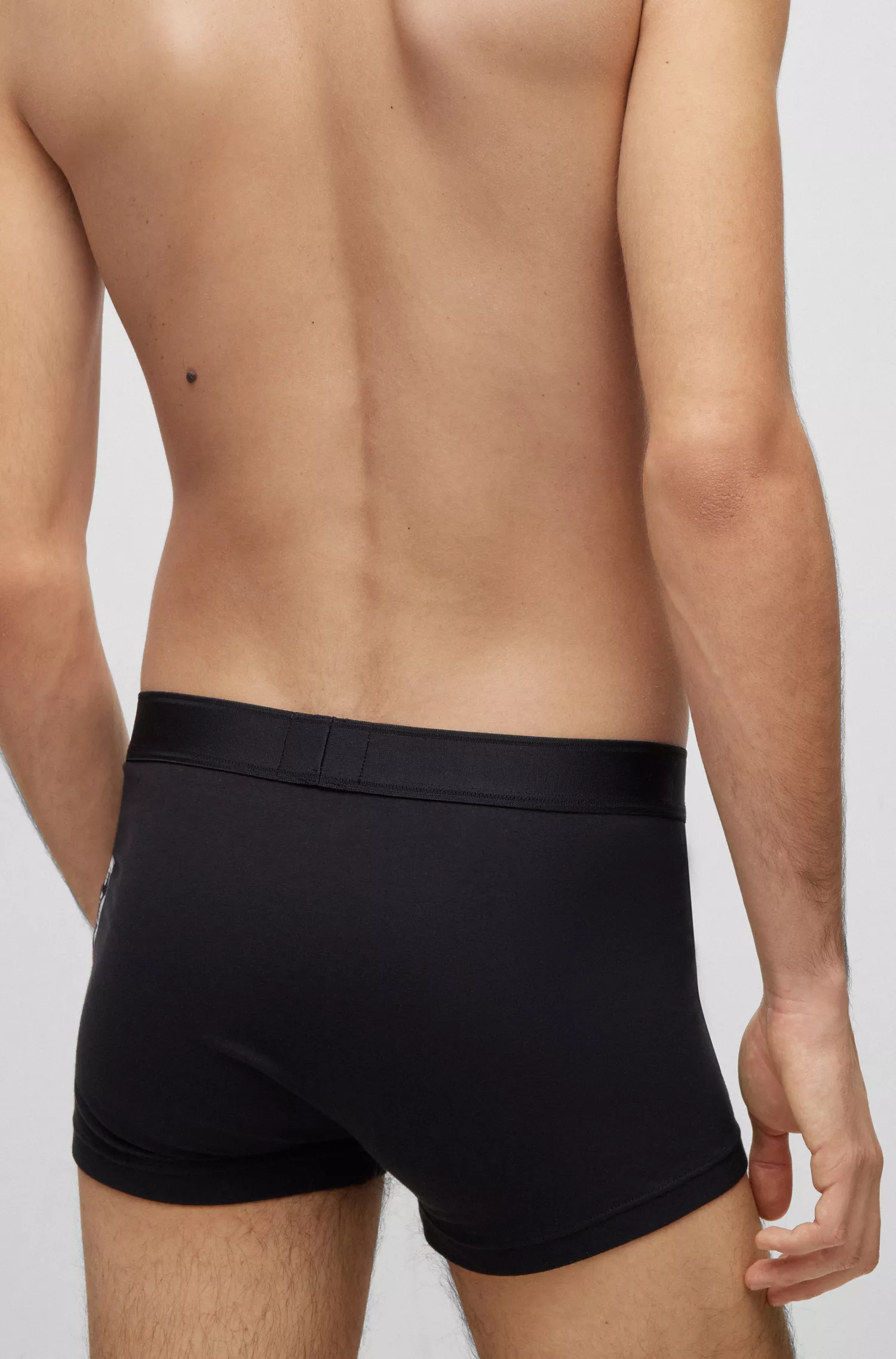 Cueca boxer HUGO vermelha, em algodão stretch, cintura regular, com logo em formato de marcador.