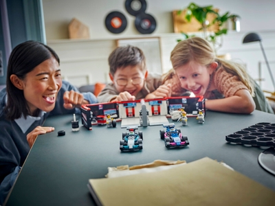 LEGO F1® garage met Mercedes-AMG en Alpine auto's (60444)