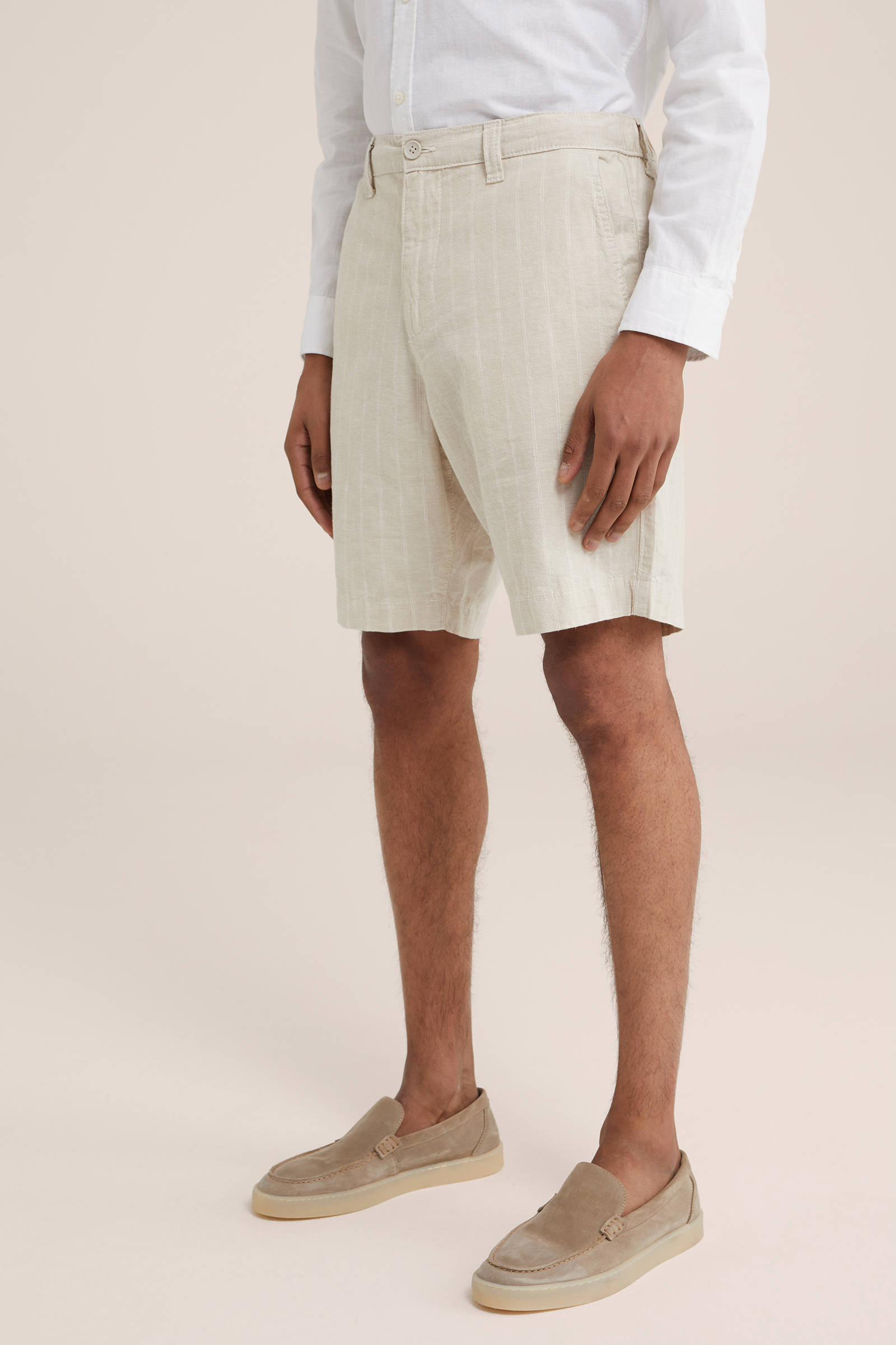 WE Fashion gestreepte relaxed short sand