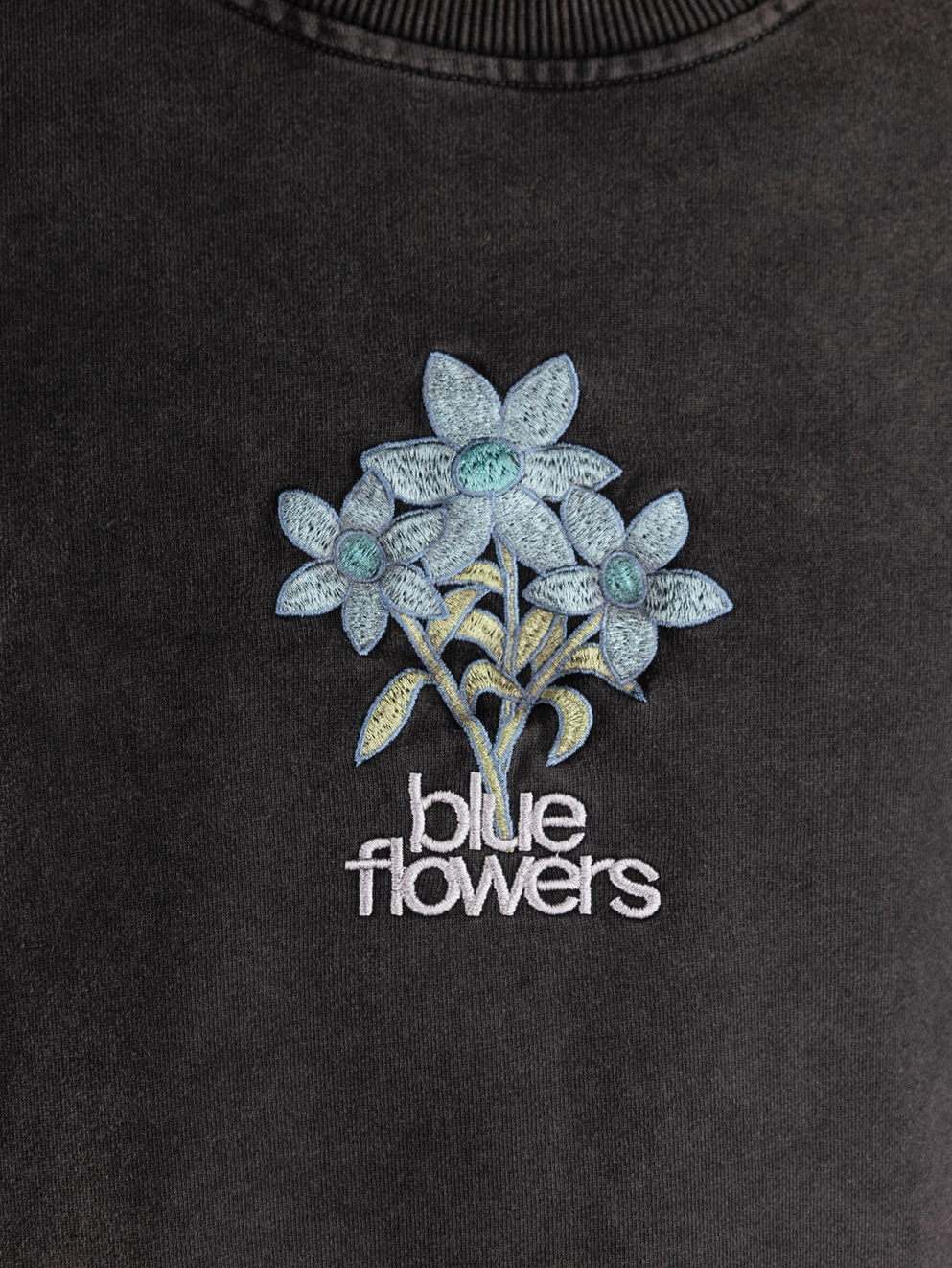 Blue Flowers Washed Flower Sweater stone wash