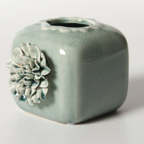 Vase 'Dianthus Quadra', mit handmodellierten Blüten, blau, L 11,5 cm, B 10 cm, H 9 cm von fischer's lagerhaus