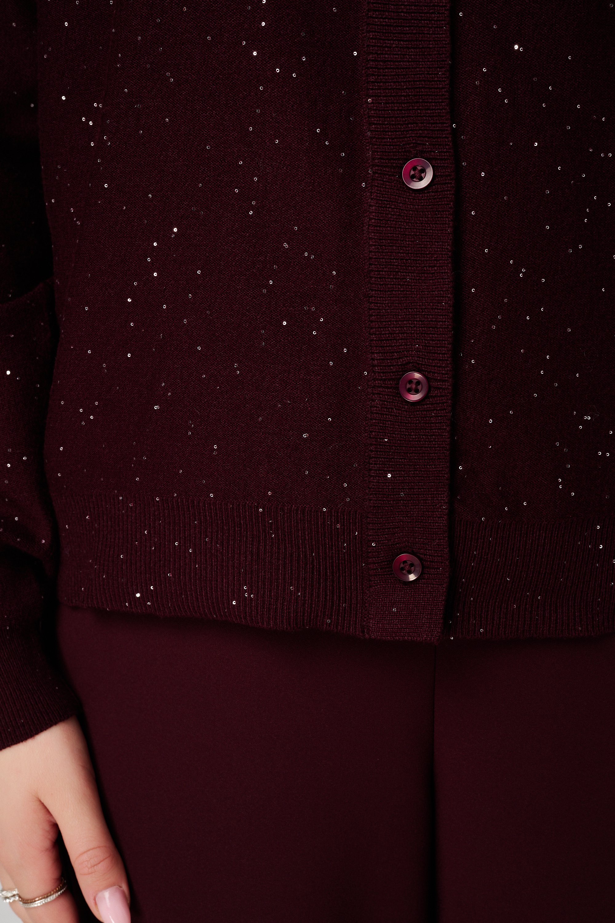 Fijn gebreid vestje met mini pailletten Bordeaux