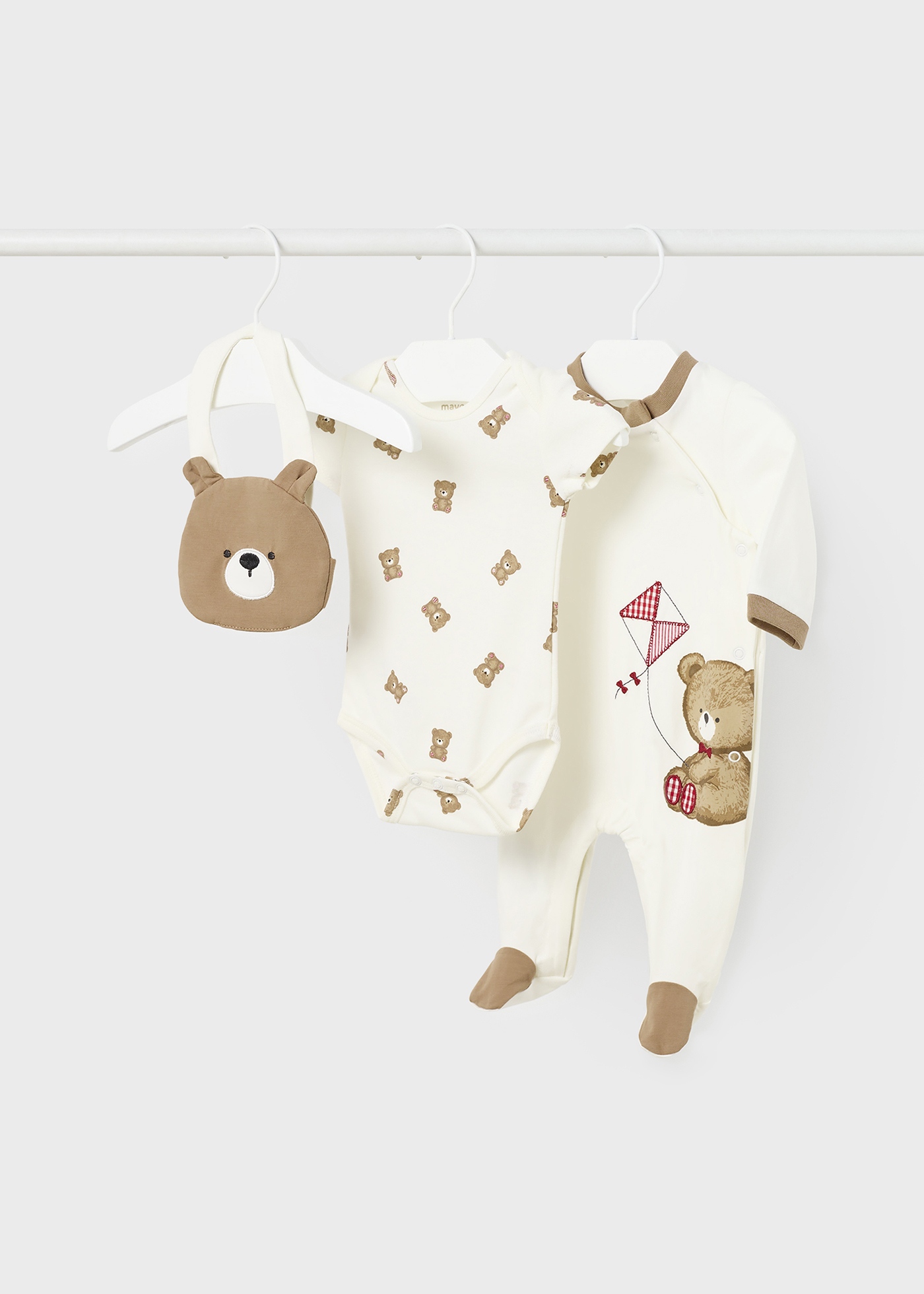 Conjunto de 3 peças em algodão sustentável para recém-nascidos.
