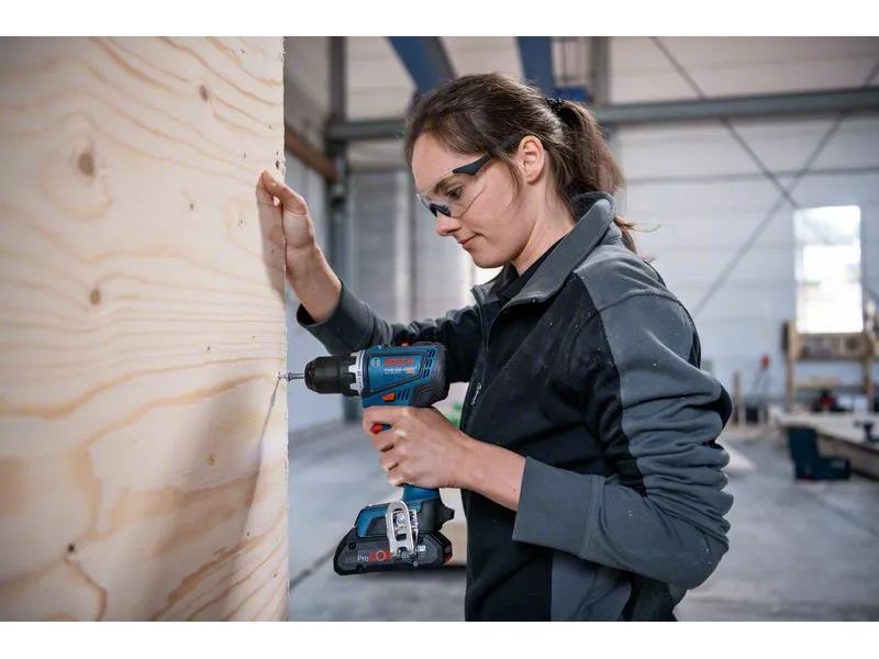 Bosch Professional Akku-Bohrschrauber GSR 18 V-90 C Leistungsstarker Akku-Bohrschrauber mit kompakter Kopflänge und perfekter Werkzeugkontrolle