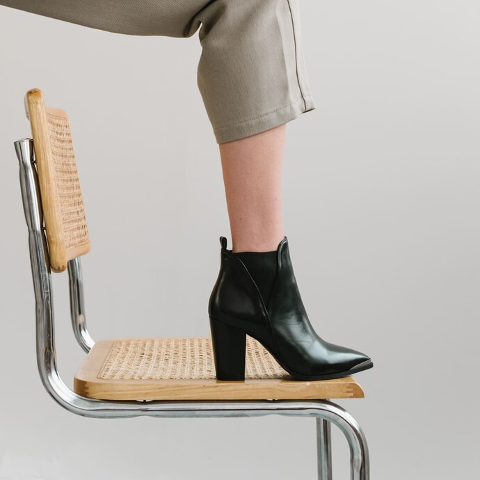 Bottines à talons hauts  en cuir noir