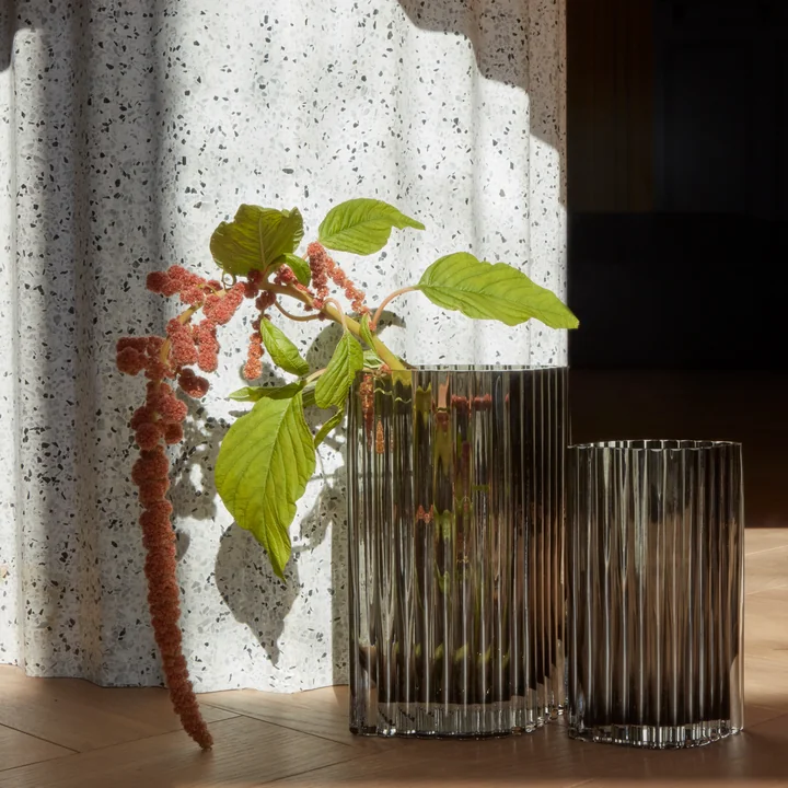 AYTM - Folium Vase, L 12,6 cm, H 20 cm, schwarz