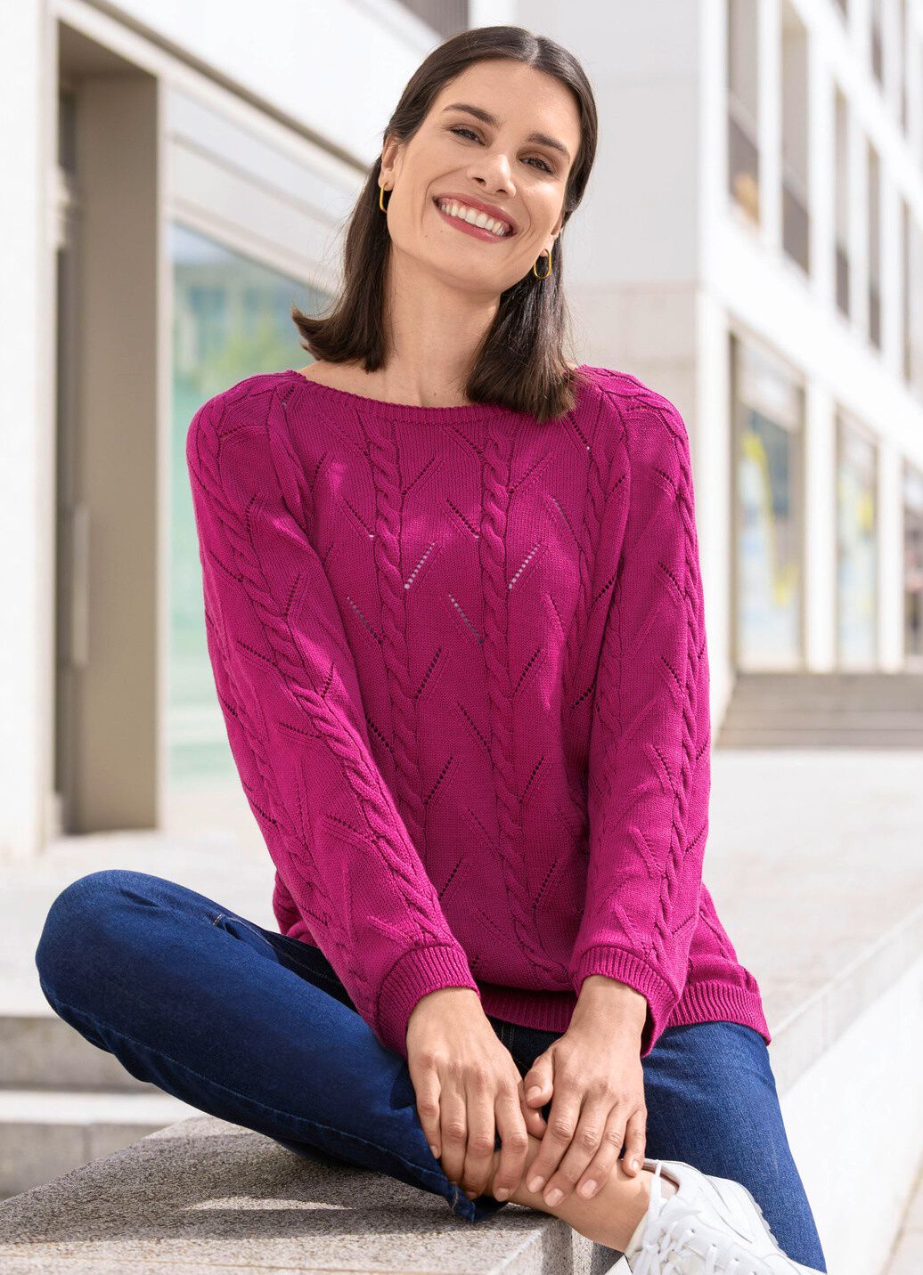 Pullover mit Zopfstrukturen und Ajourmustermix