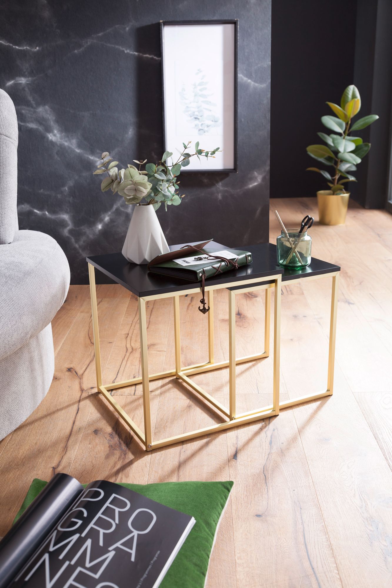 KADIMA DESIGN Couchtisch Set TRONTO: 2 Tische, Gold-Look, Metallgestell, schwarze Glas/MDF-Platte, 40/35x42/39x40/35 cm.