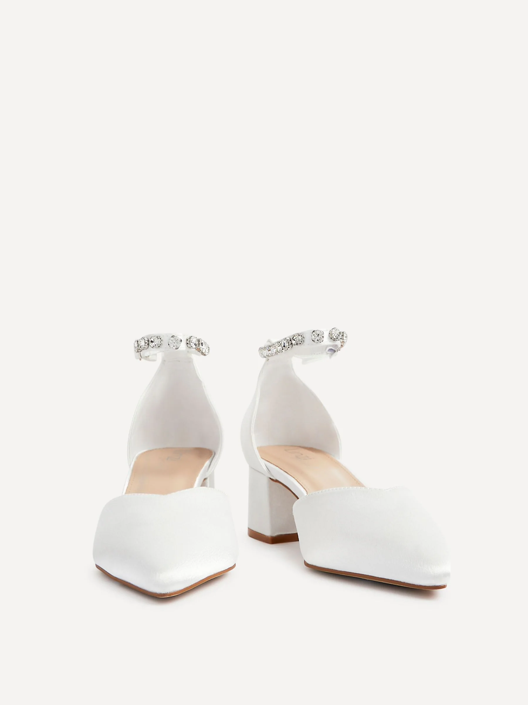 Linzi Bridal Jordanna pumps met lage blokhak en versierd enkelbandje