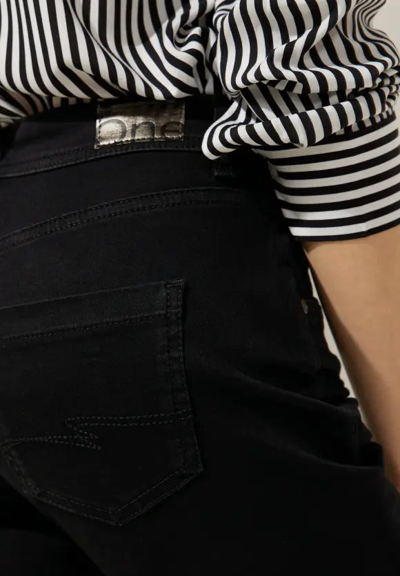 Casual Fit Jeans - clean black wash