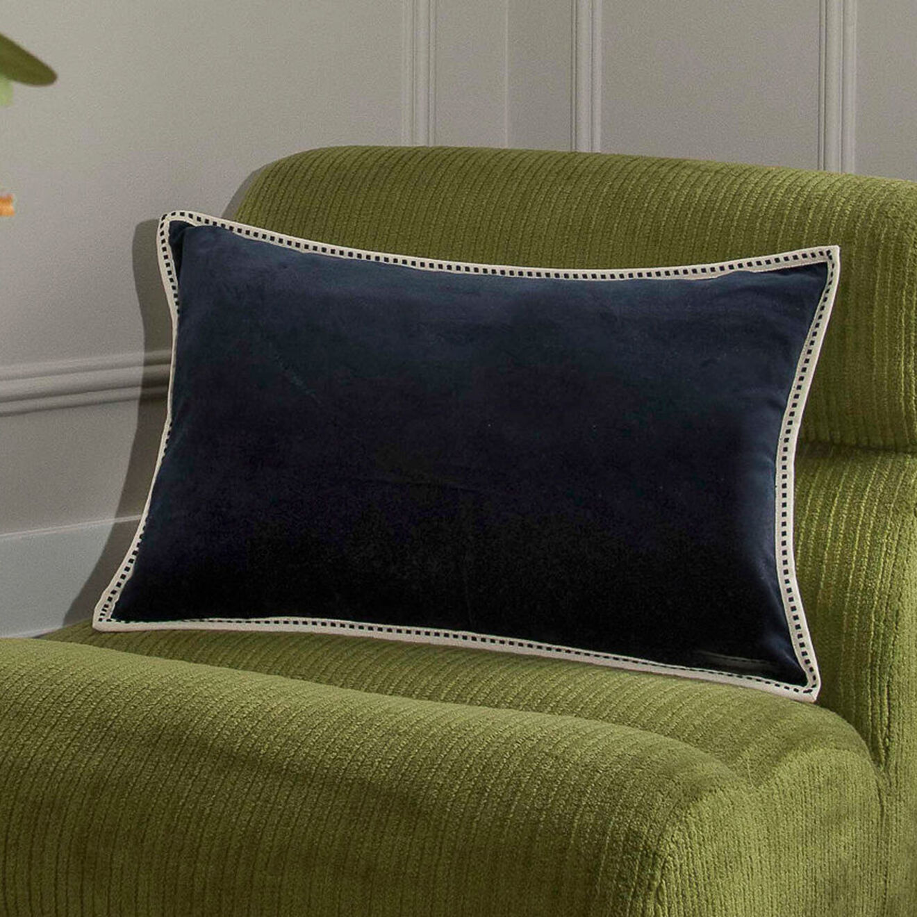 Febronie Housse de coussin velours Ella bleu nuit