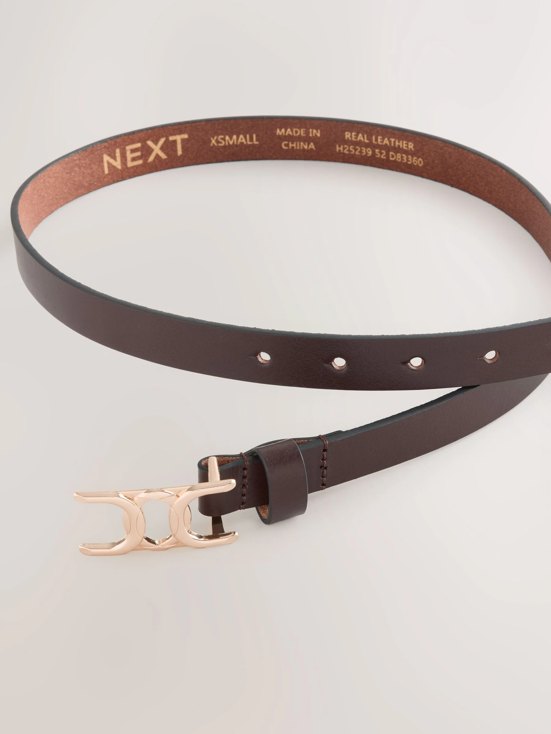 Chocoladebruin - Statement, smalle leren riem met gesp