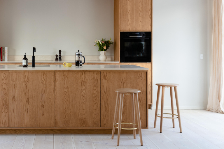 Umage The Socialite Counter barkruk H68 donker eiken