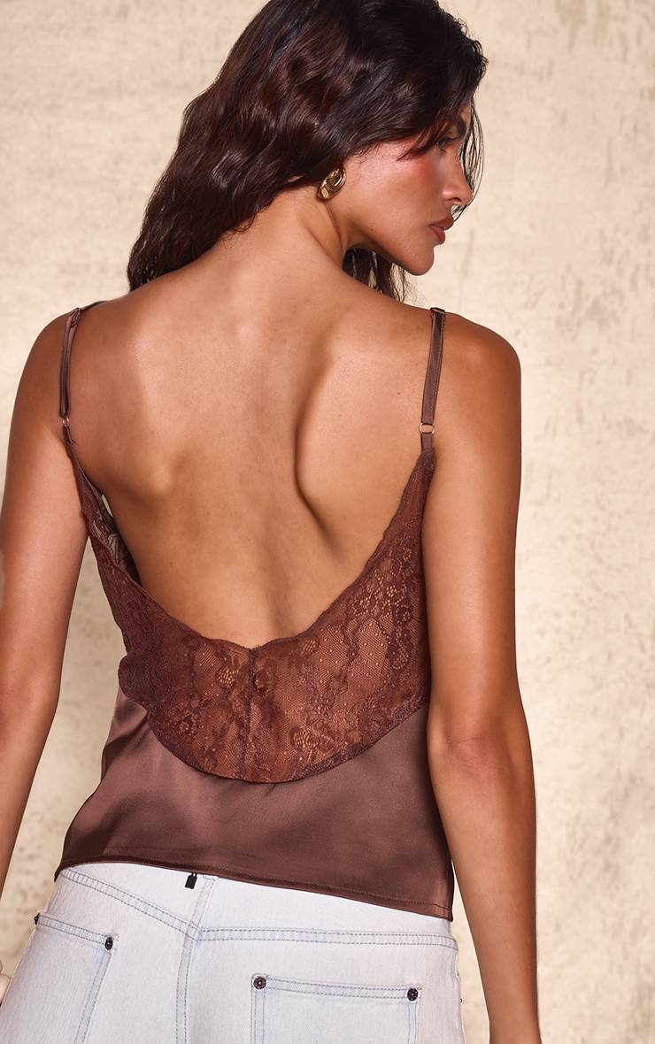 Chocolat Top En Satin À Dos Échancré Avec Détail En Dentelle
