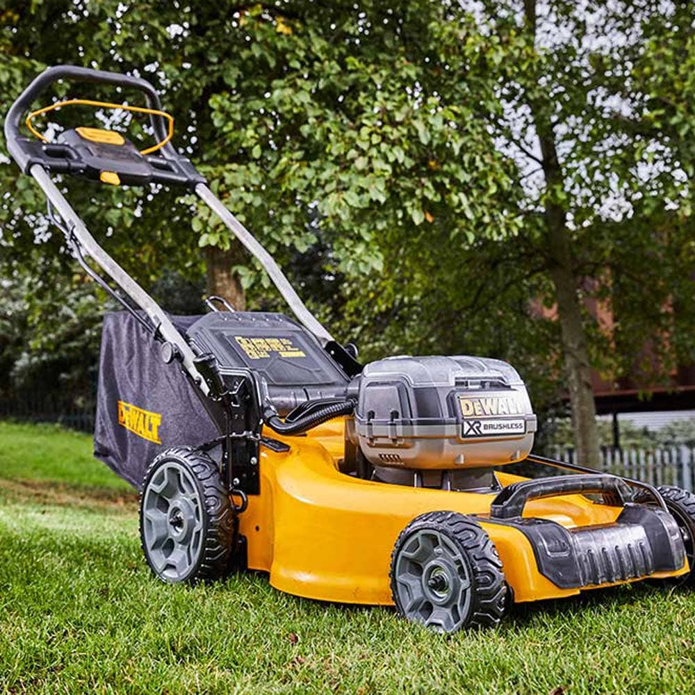 Cortador de grama DEWALT 36V (18X2) XR sem escova de 510 mm, modelo DCMW564N-XE