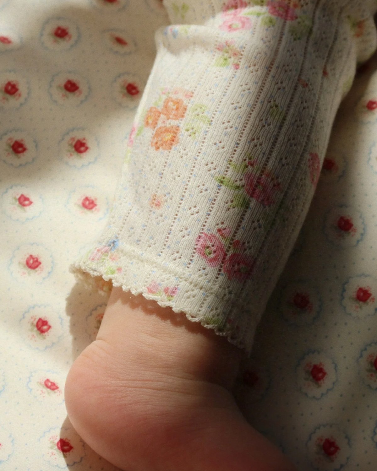 Heldress – 100% Øko Bomull, Pointelle | Minnie Onesie GOTS