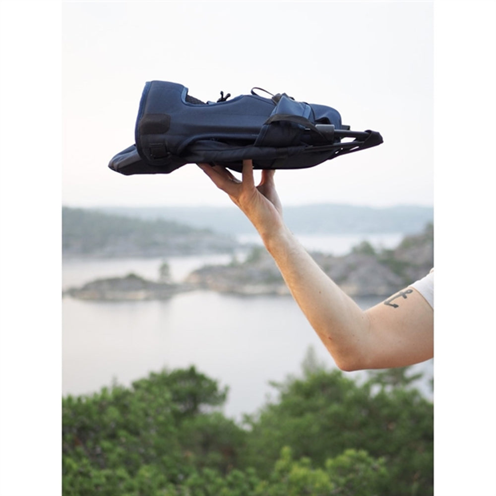 Bærestol Black Navy - MiniMeis → Luksusbaby.dk
