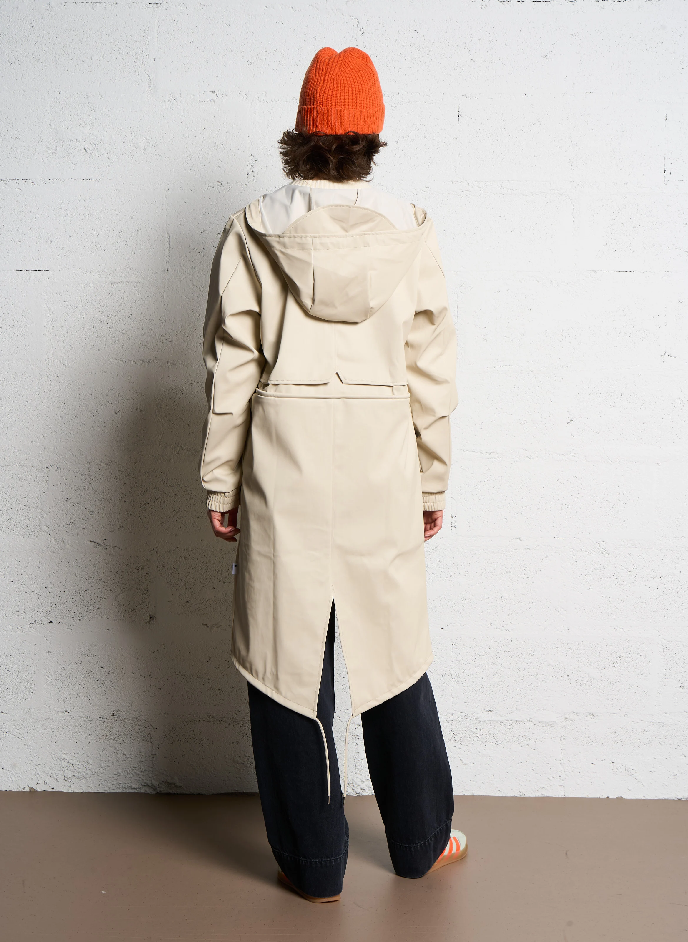 STRING PARKA - Imperméable droit col rond à capuche | Beige
