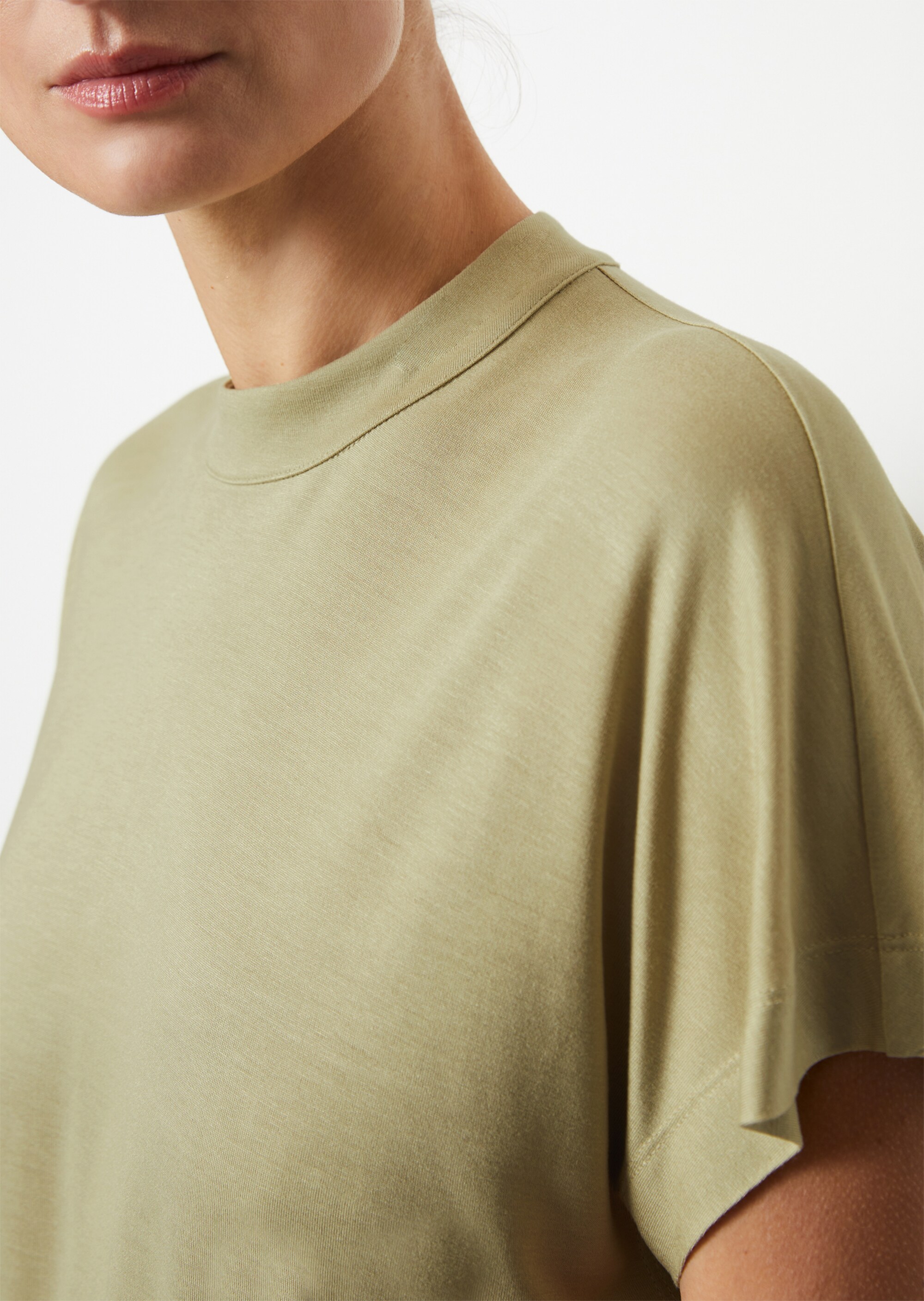 Elegantes T-Shirt looseaus LENZING™ ECOVERO™