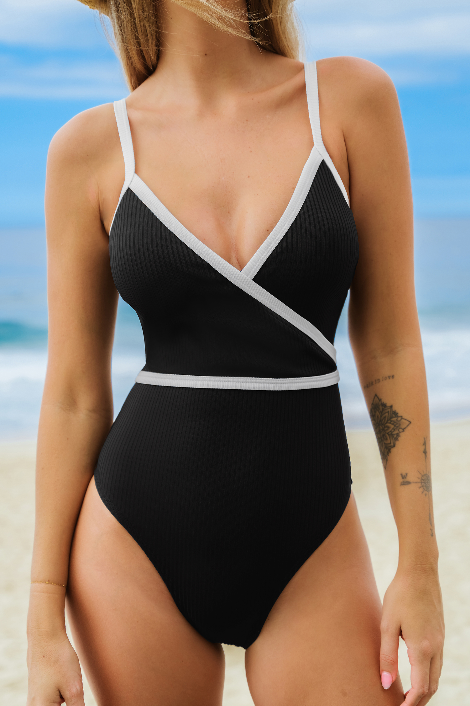 Maillot de bain une pièce effronté noir et blanc