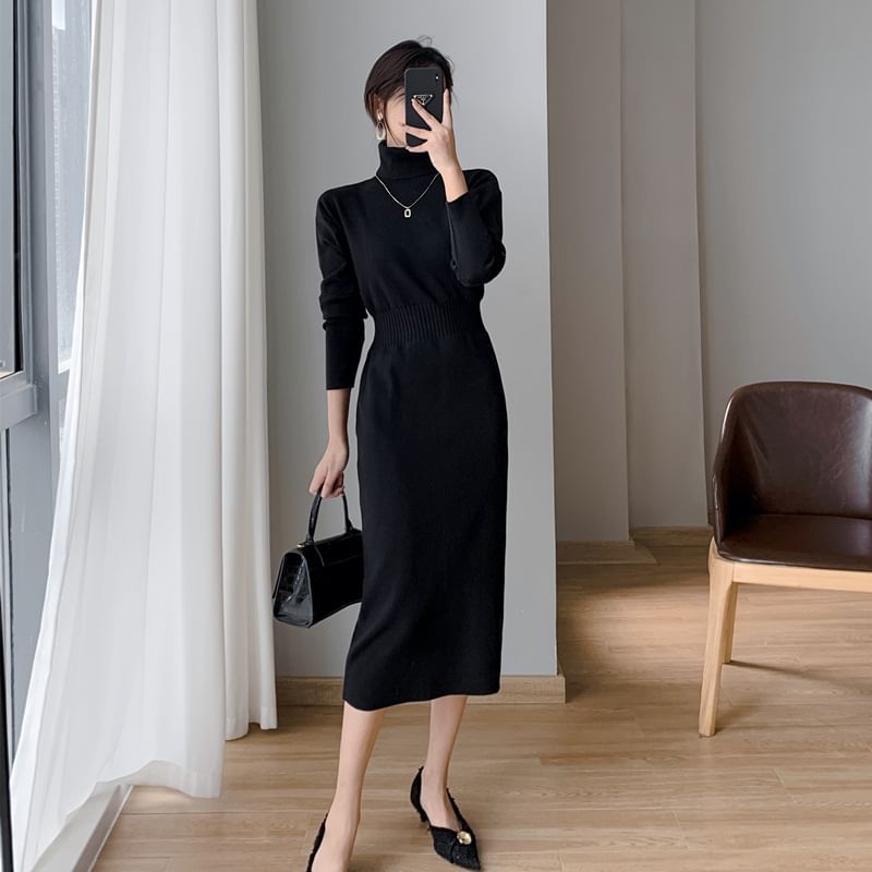 Bornite - Lange mouwen, mockneck, effen midi-truijurk