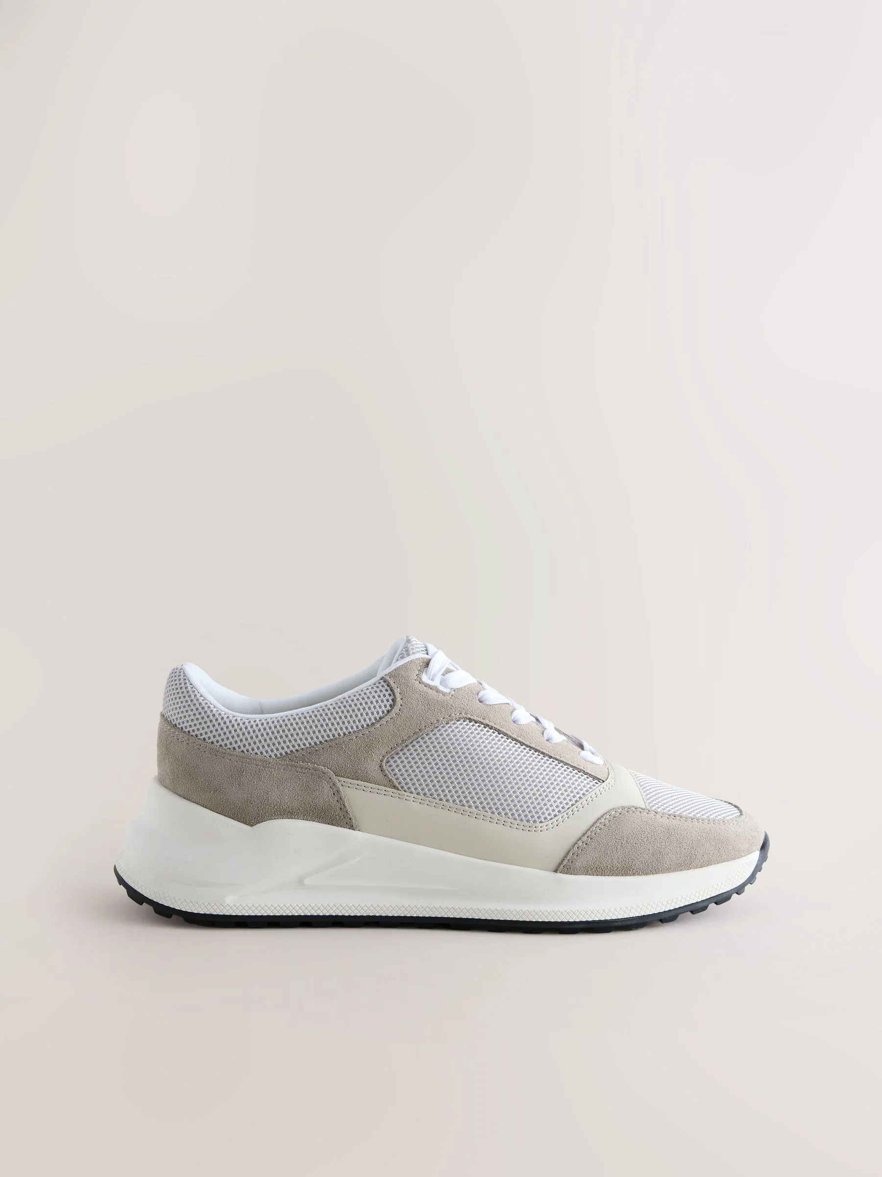 Neutraal - Chic-casual vetersneakers