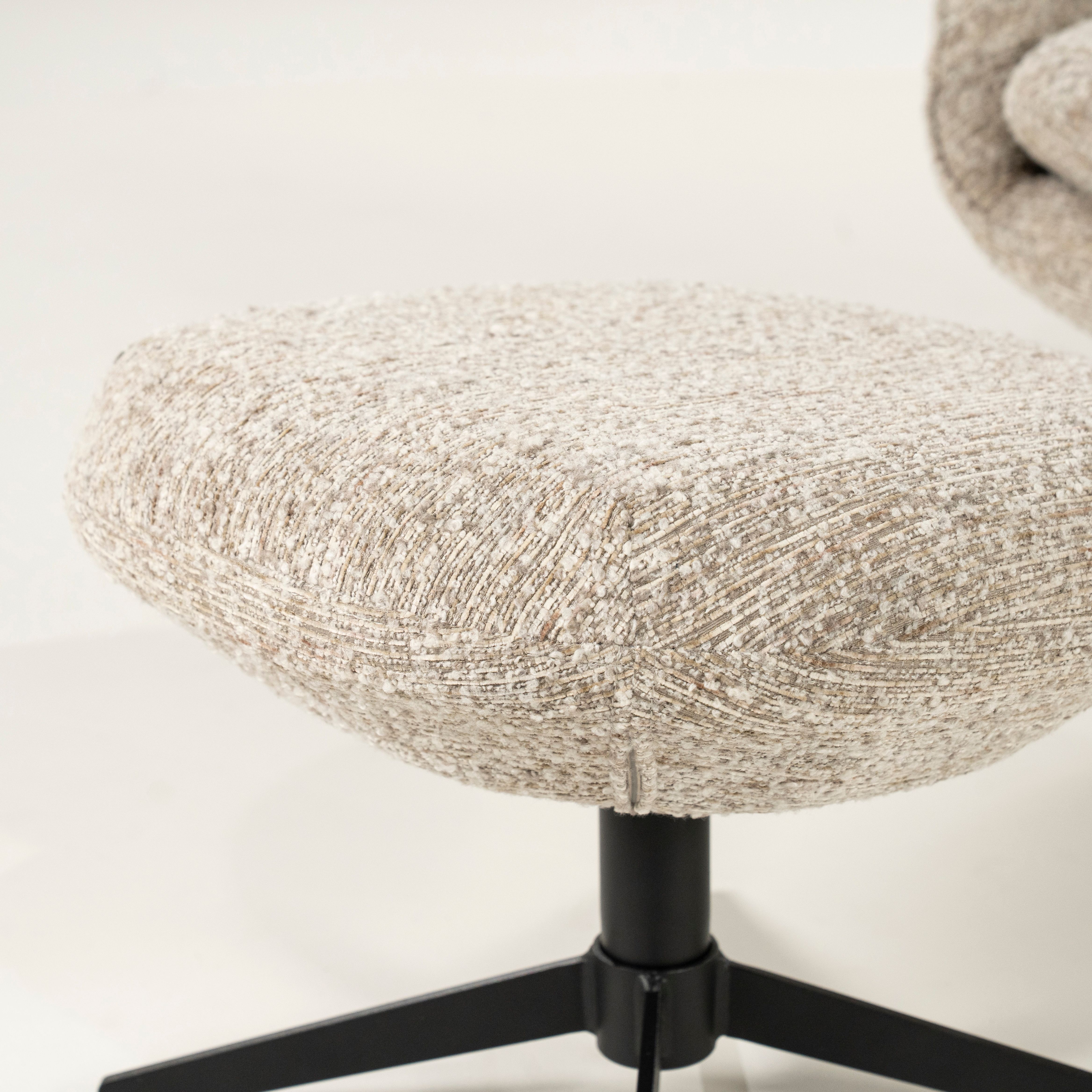 Fauteuil met hocker Taupe 96453 Zora B76 x D87 x H86.2 cm