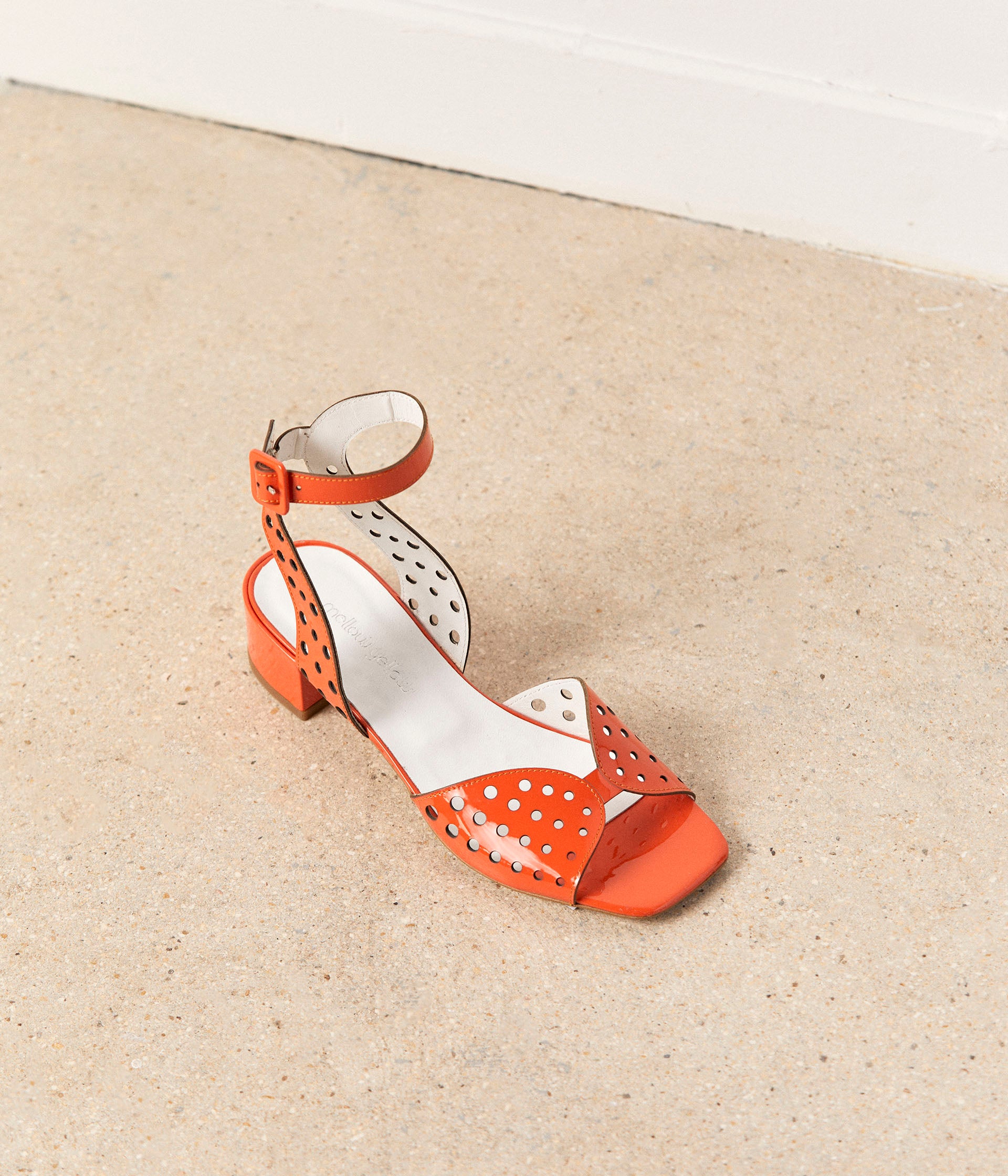 Sandales cuir orange Ancome