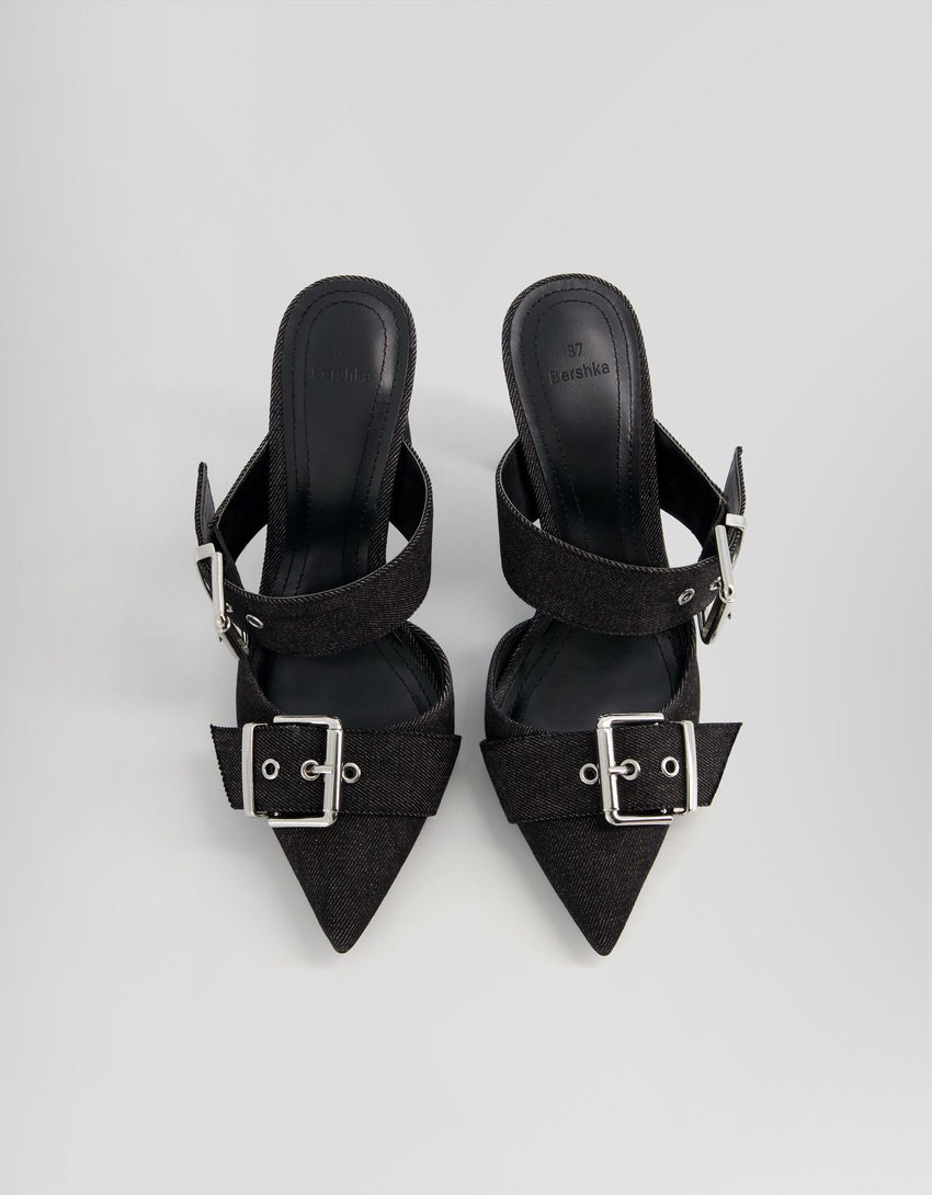 Mules de jeans com salto alto e fivelas
