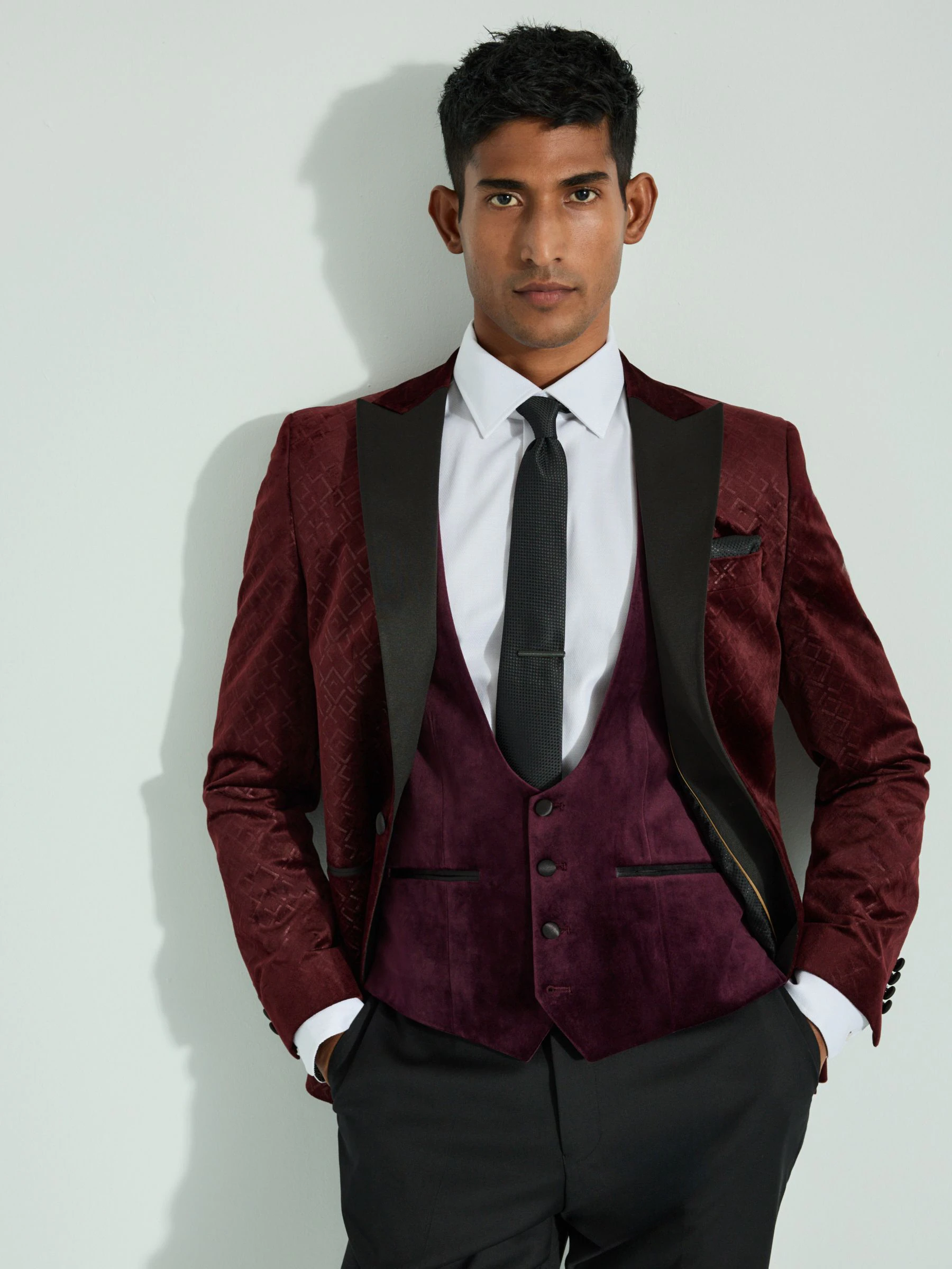 Bordeauxrood - Fluwelen gilet met patroon