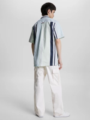 Camisa listrada de manga curta com modelagem relaxada