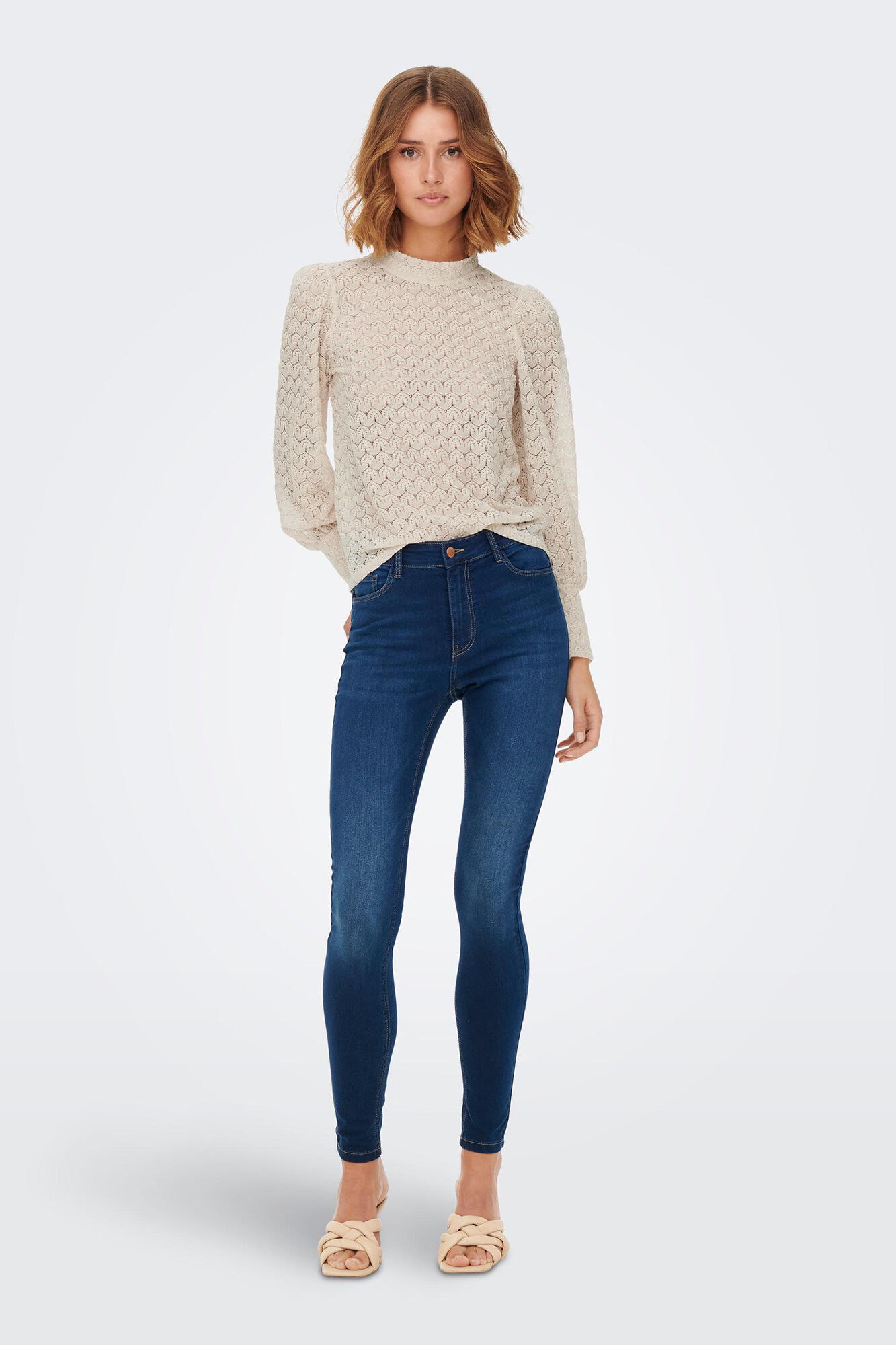 Blusa de renda de mangas compridas