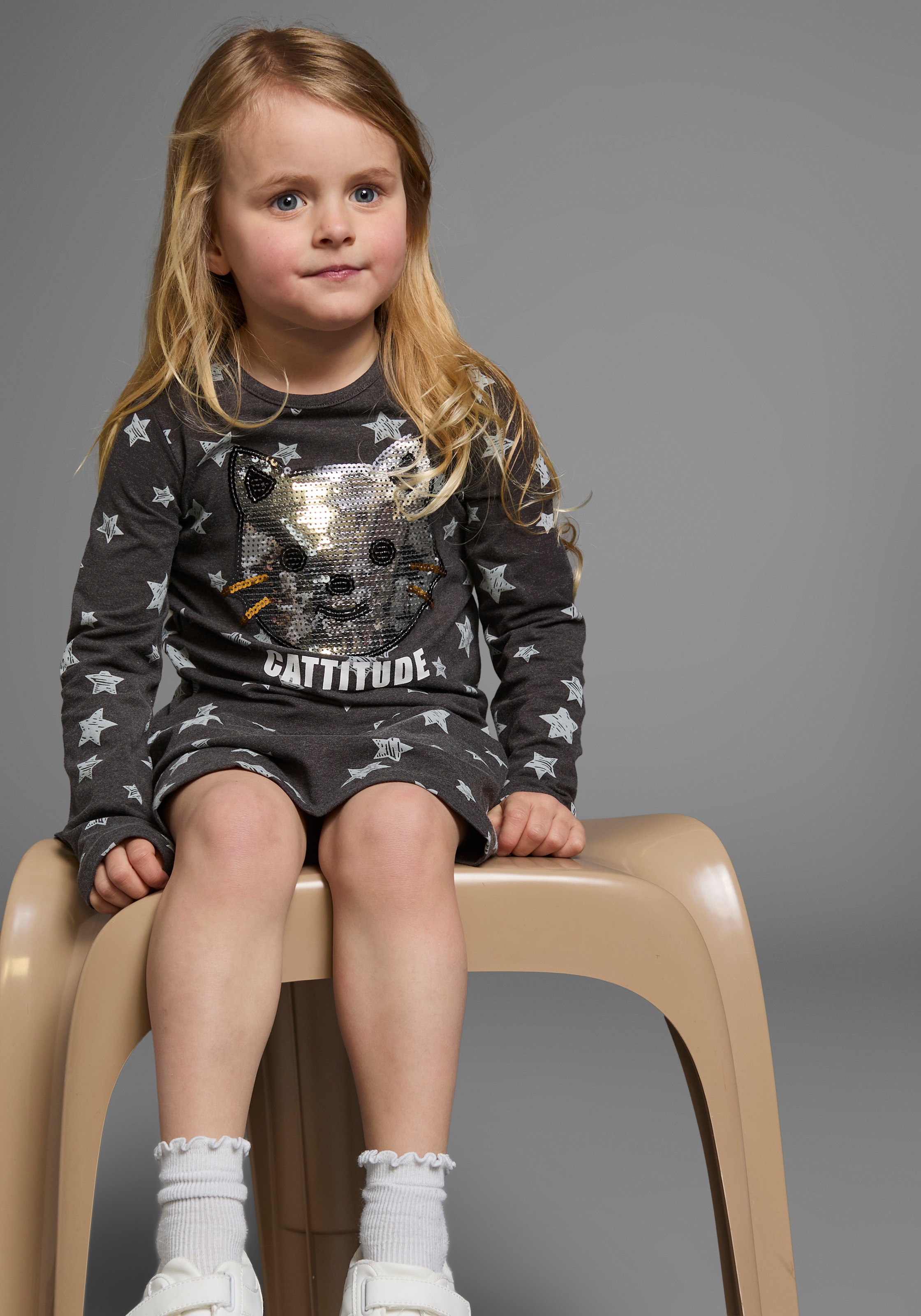 KIDSWORLD Jerseykleid »Kleid mit Pailletten« Shirtkleid mit süsser Paillettenapplikation