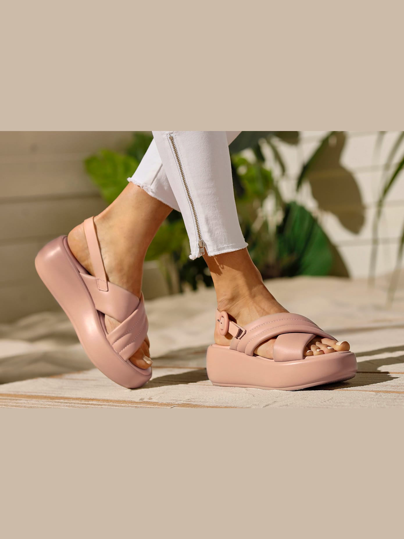 Sandales compensées en cuir doux