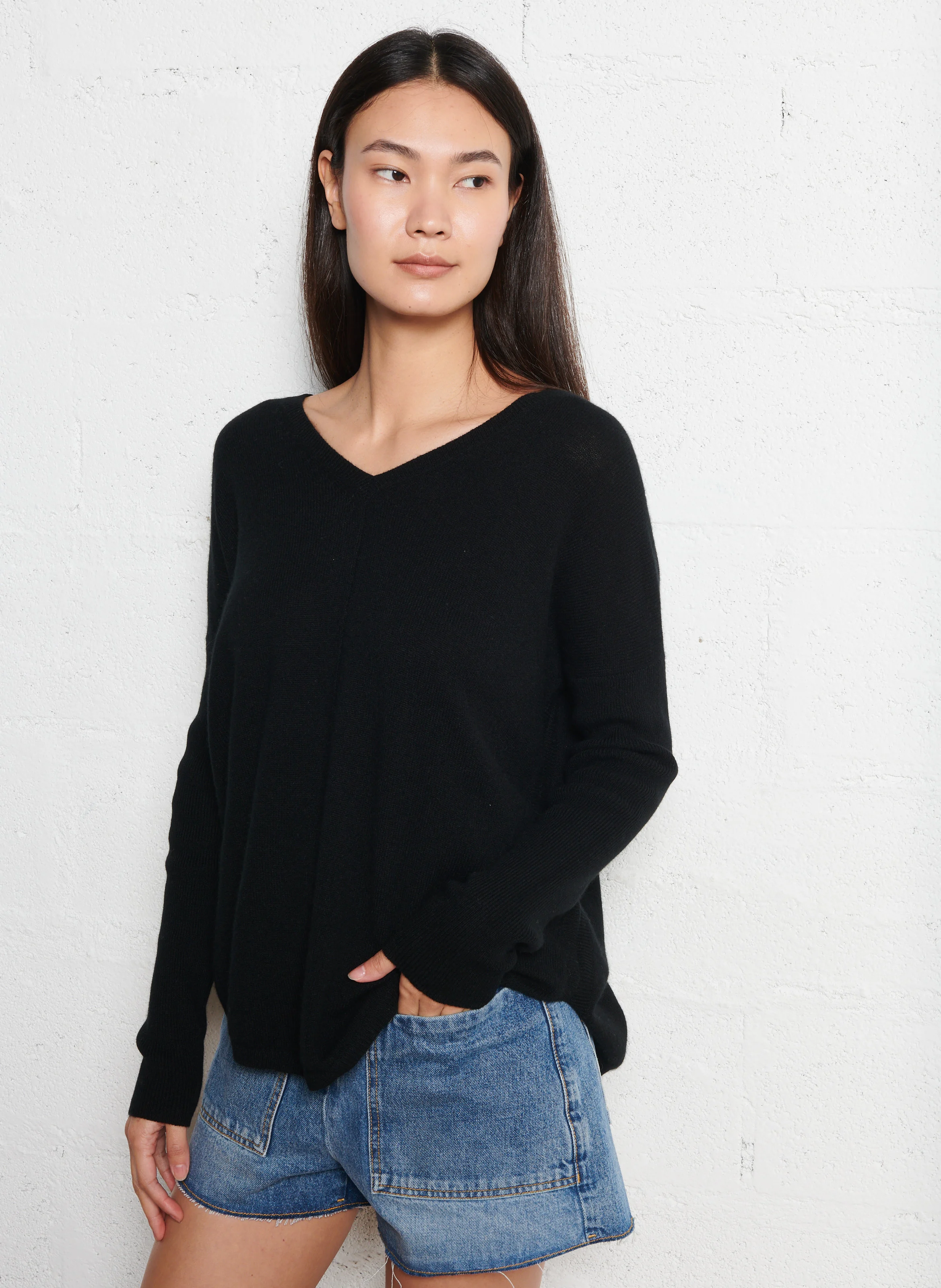 MISHA - Pull col V oversize en cachemire | Noir