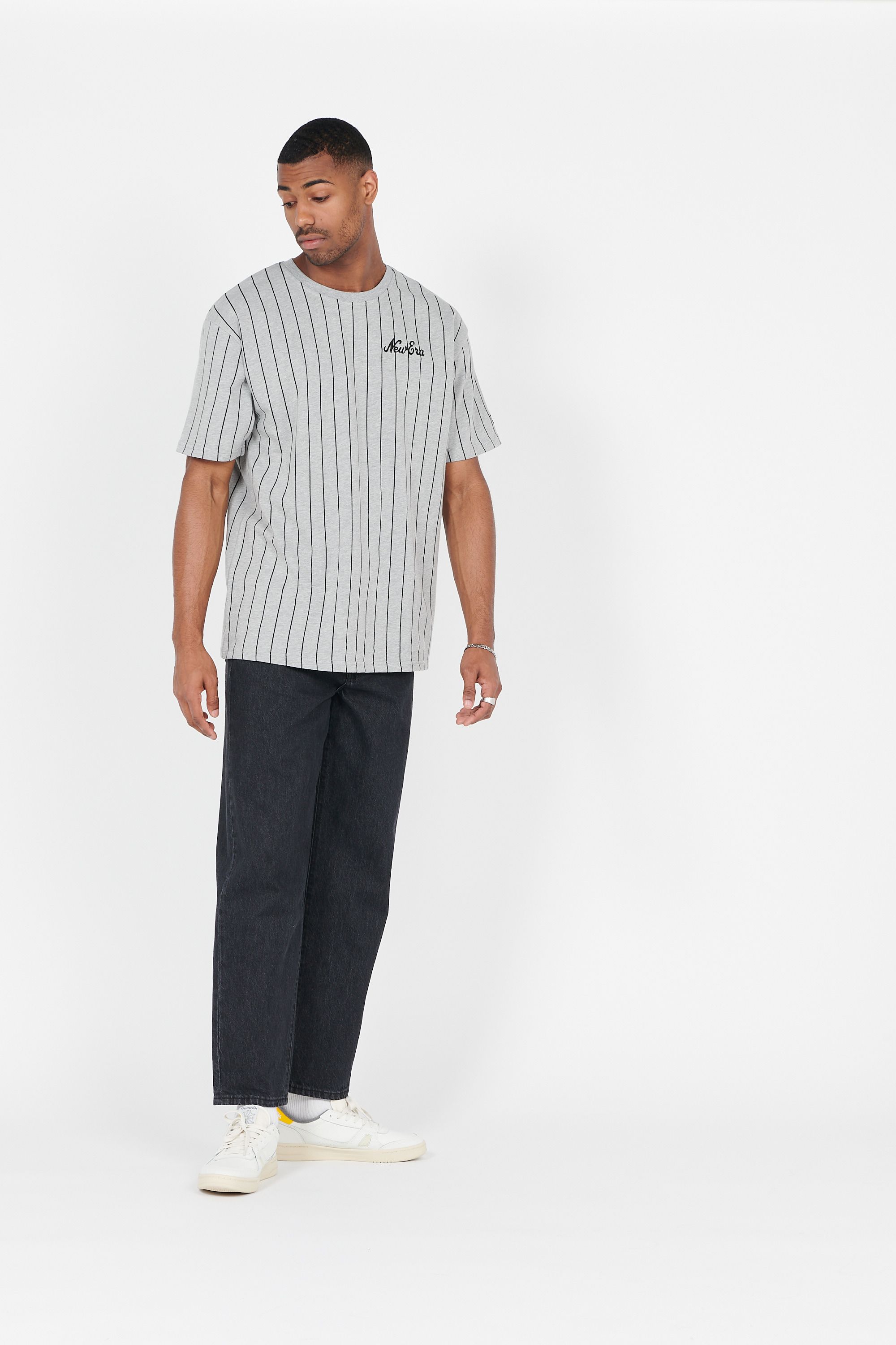 NEW ERA T-shirt  NEW ERA OVERSIZED PINSTRIPE TEE Gris