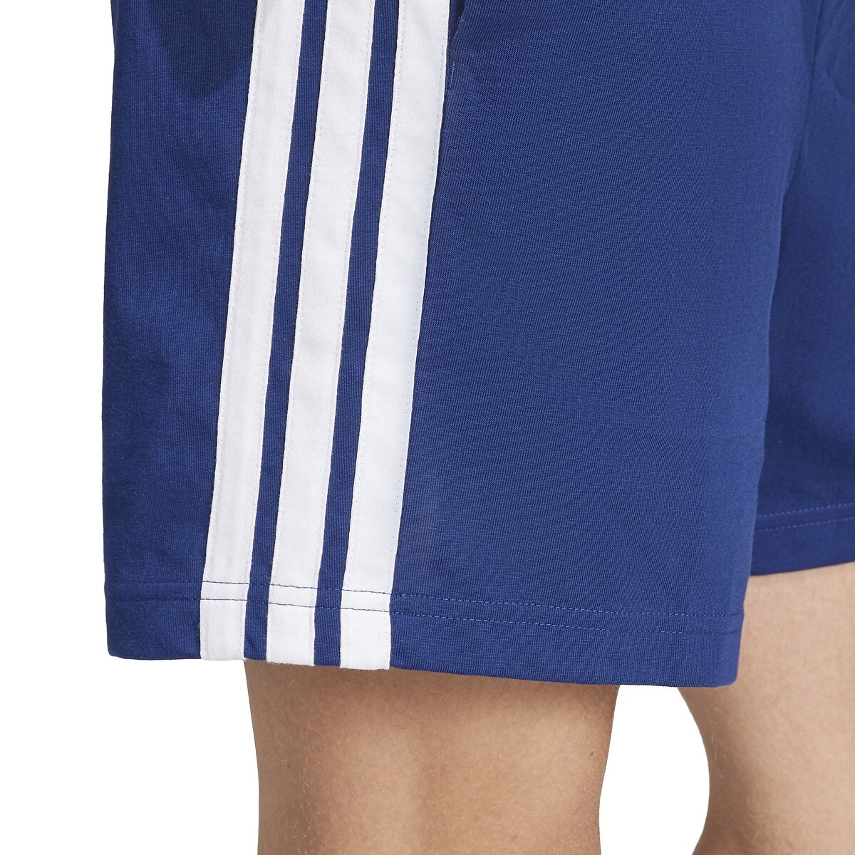 Roupas Esportivas Adidas<br>Calção Essencial com 3 Listras