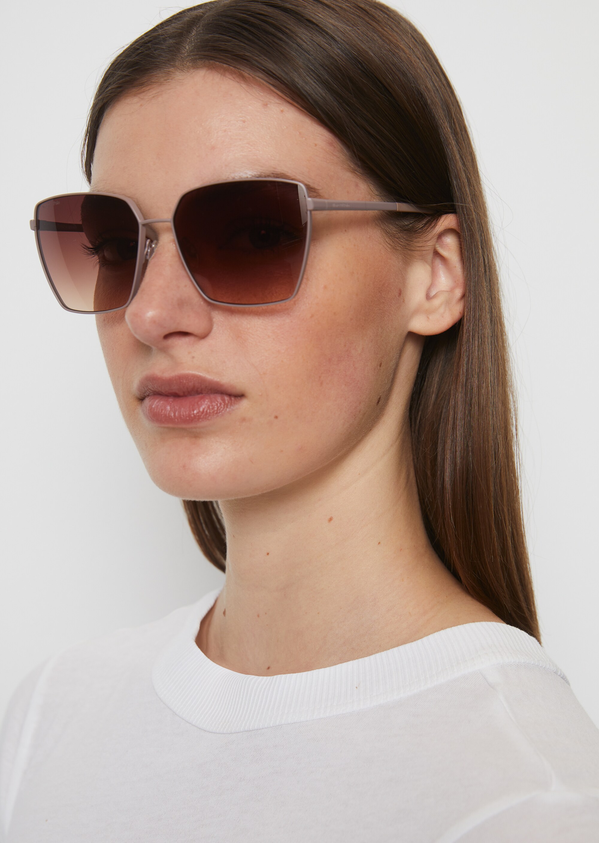 Damen-Sonnenbrilleim lässigen Retro-Stil