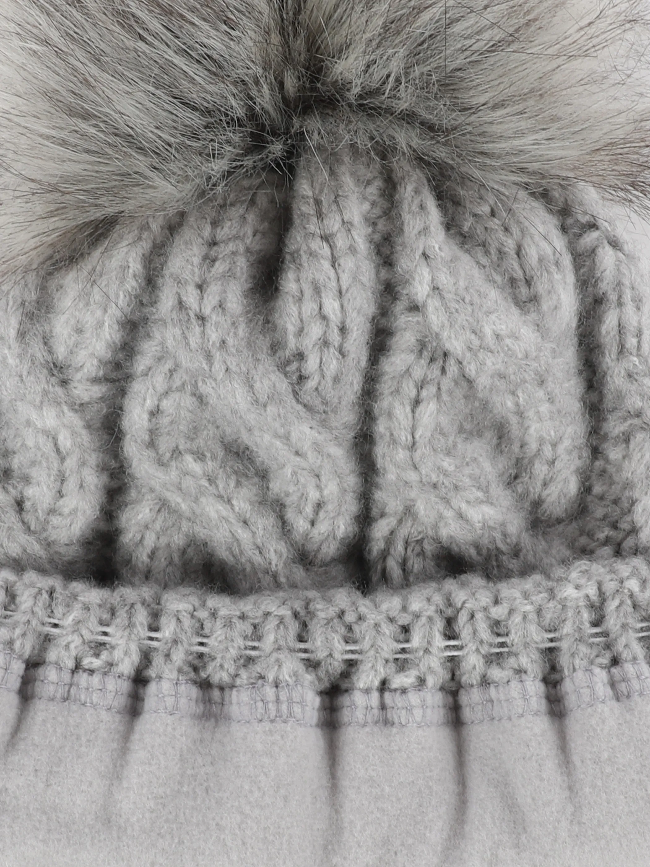 Damen Strickmütze mit Bommel