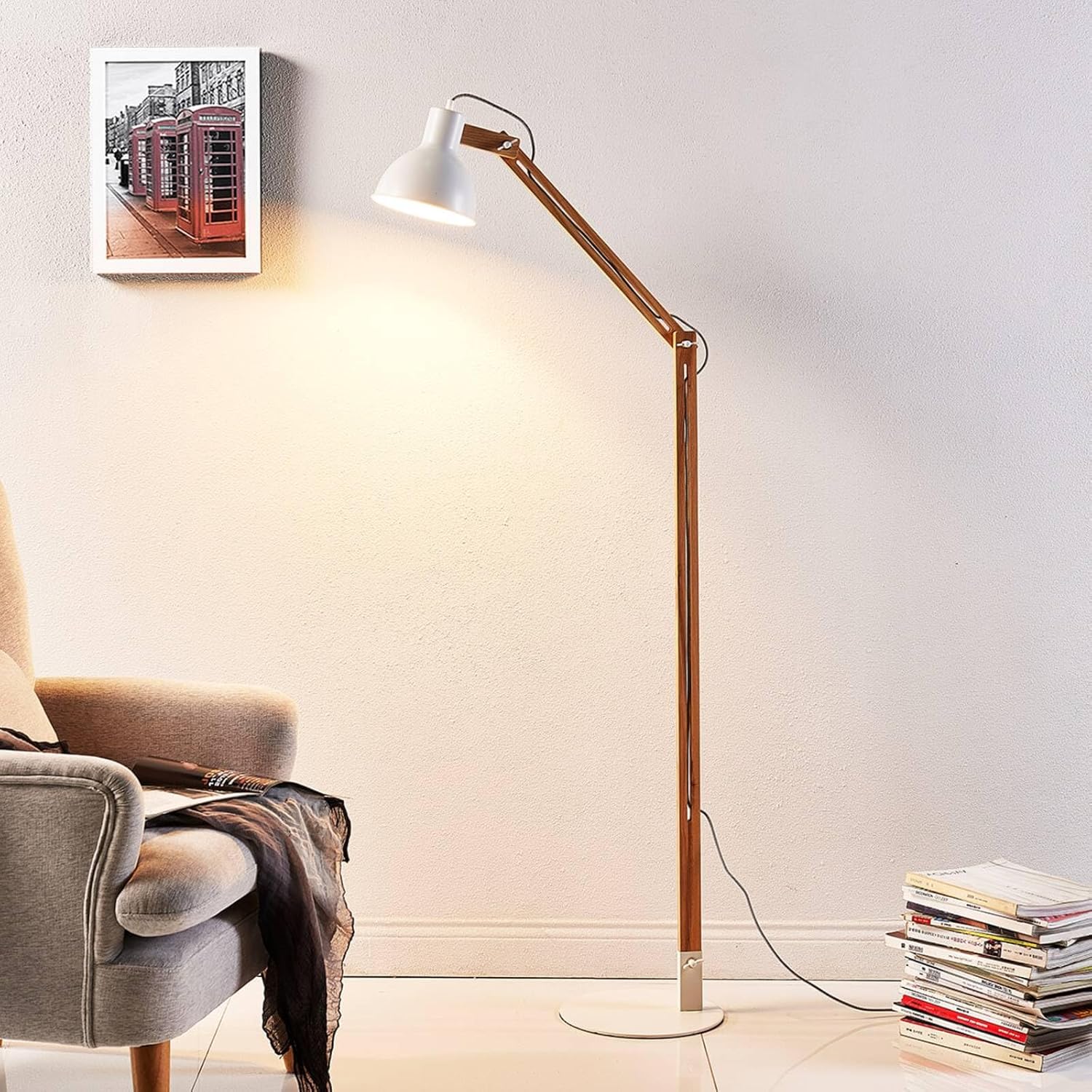 Lindby Lampenwelt Stehlampe skandinavisch Holz Metall weiß, Standleuchte Leselampe-Stehlampe für Wohnzimmer Esszimmer Schlafzimmer