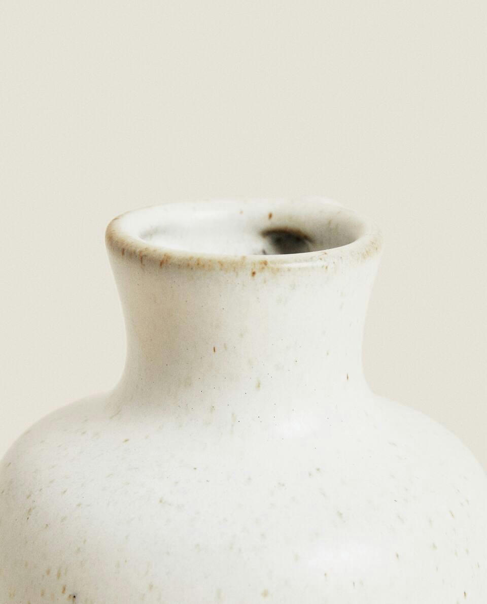 VASO COM DESENHO EM RELEVO