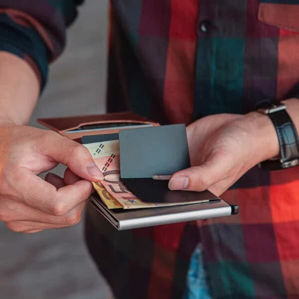 Karbonfiber pop-up-kortholder med RFID-beskyttelse PU Black