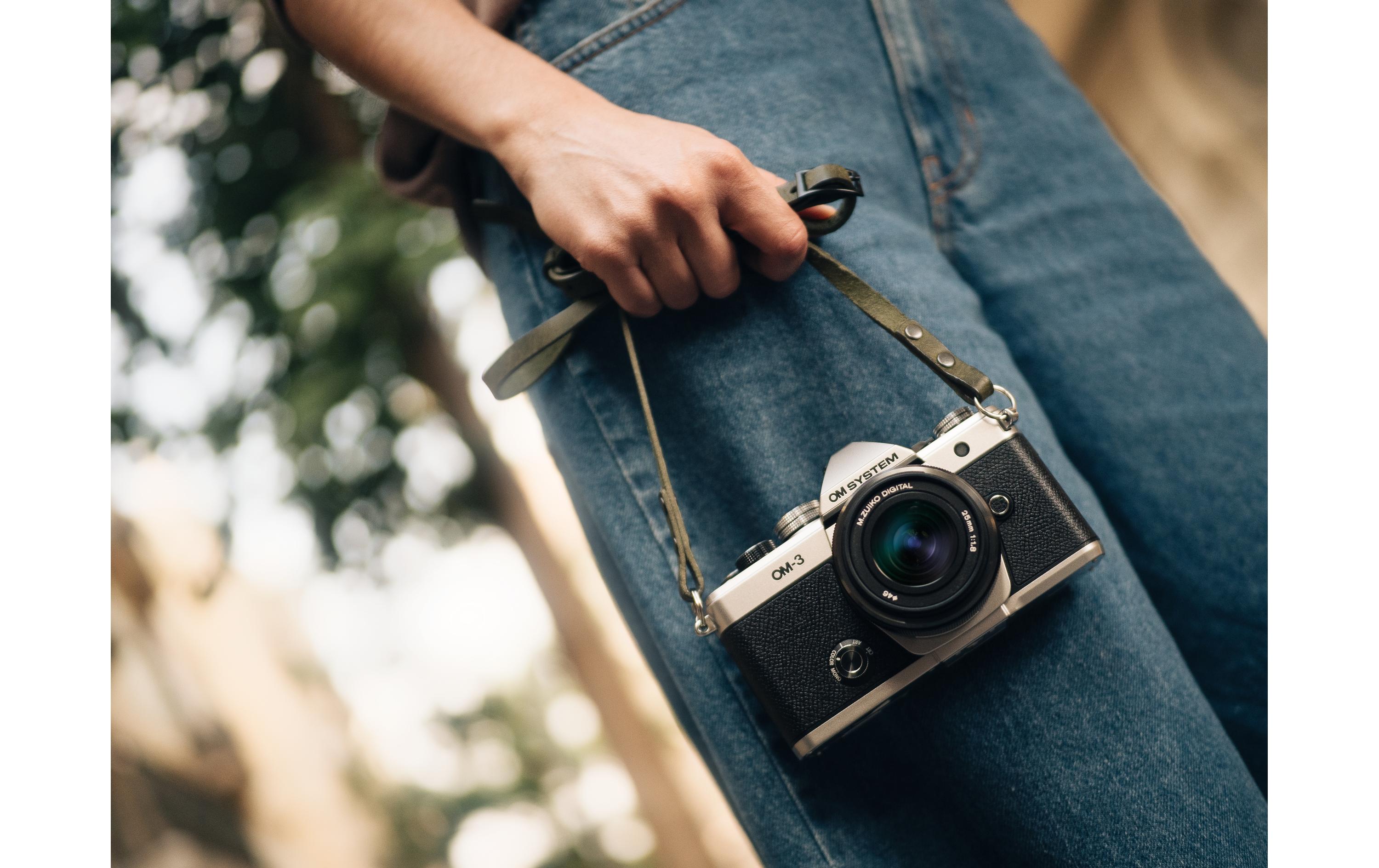 Fotokamera OM-3 Body Silber<br>Kompakte, vielseitige Fotokamera in einem hochwertigen Metallgehäuse