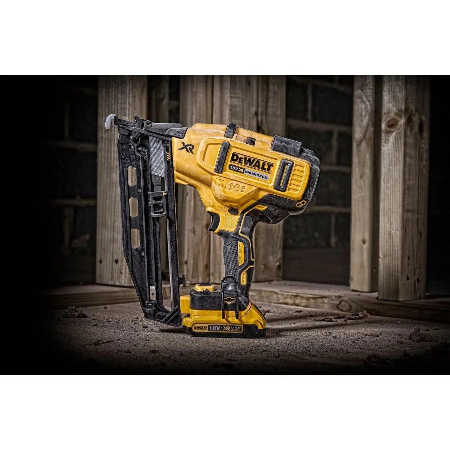 DeWALT DCN660N Accu afwerktacker 16Ga 18V XR Basic Body