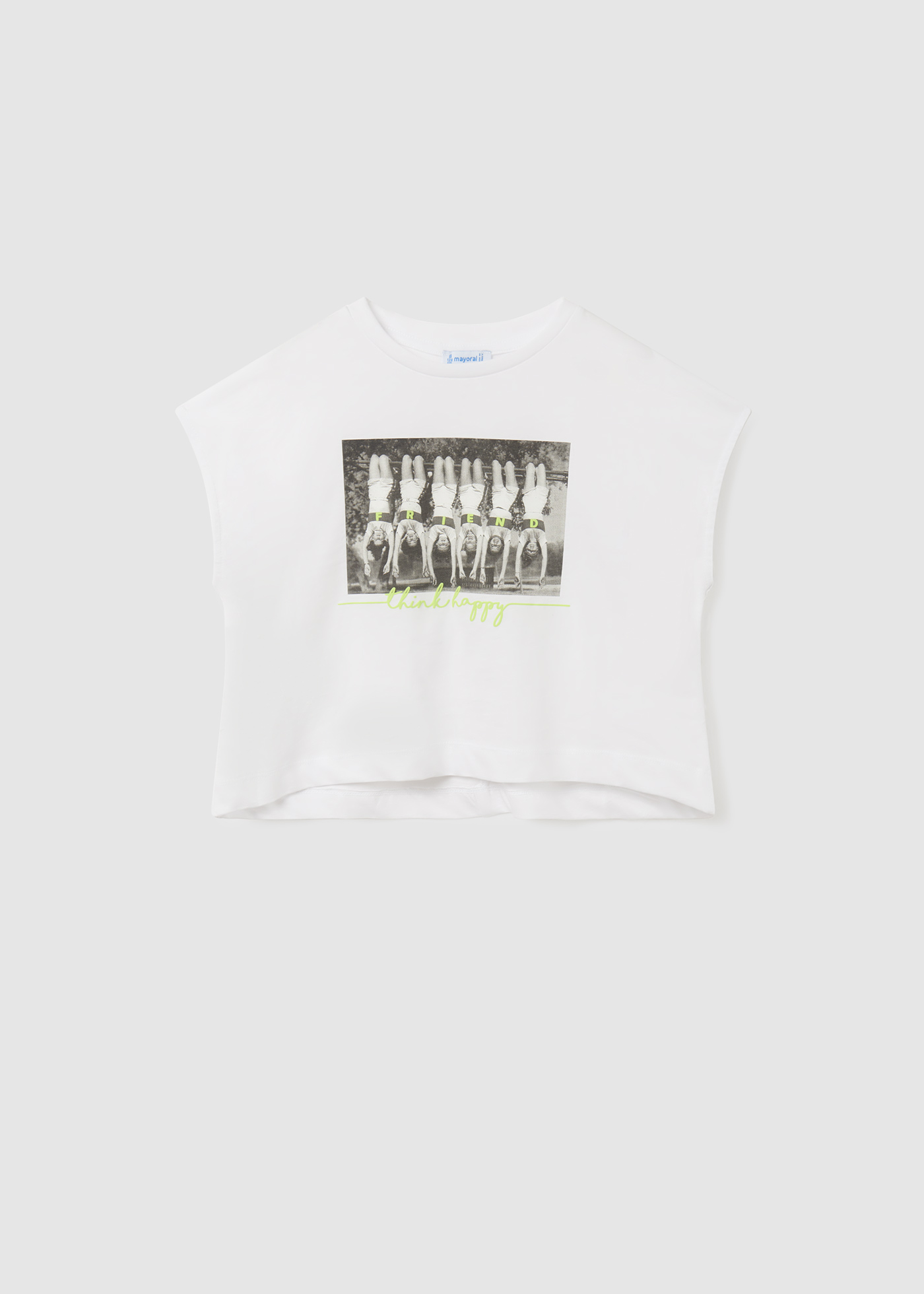 Camiseta feminina de manga curta em algodão sustentável com nó.