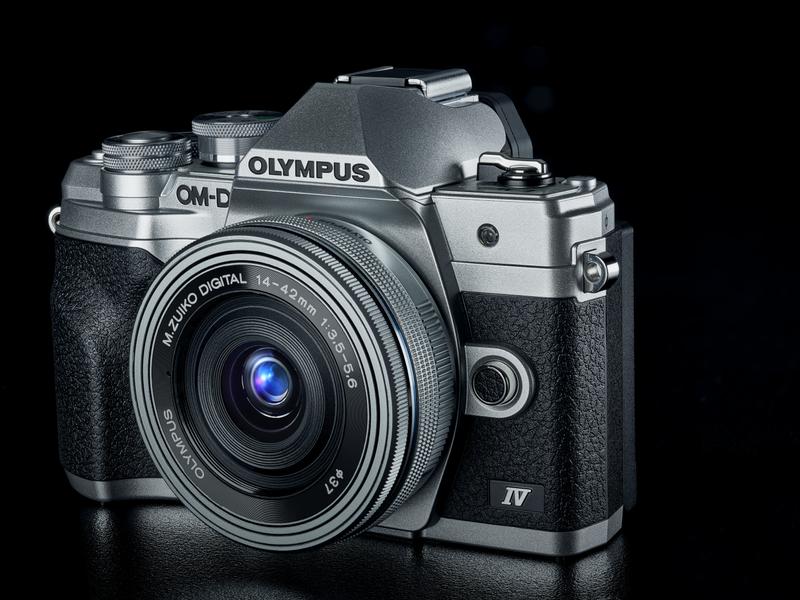 OM-System Fotokamera E-M10 Mark IV Kit 14-42 Silber Kompakte Fotokamera mit Bildstabilisator und Sucher